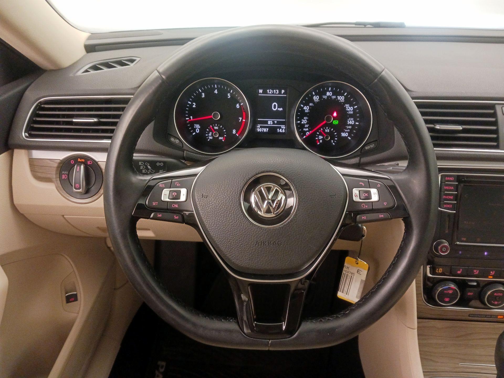 Thumbnail: 2016 Volkswagen Passat - 10