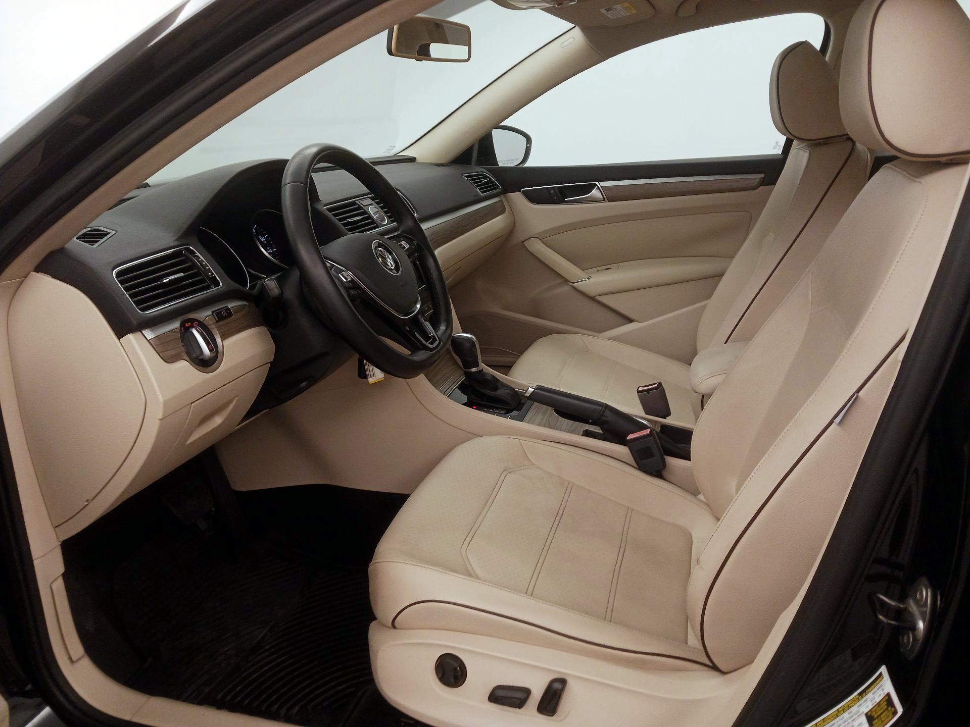 Thumbnail: 2016 Volkswagen Passat - 11