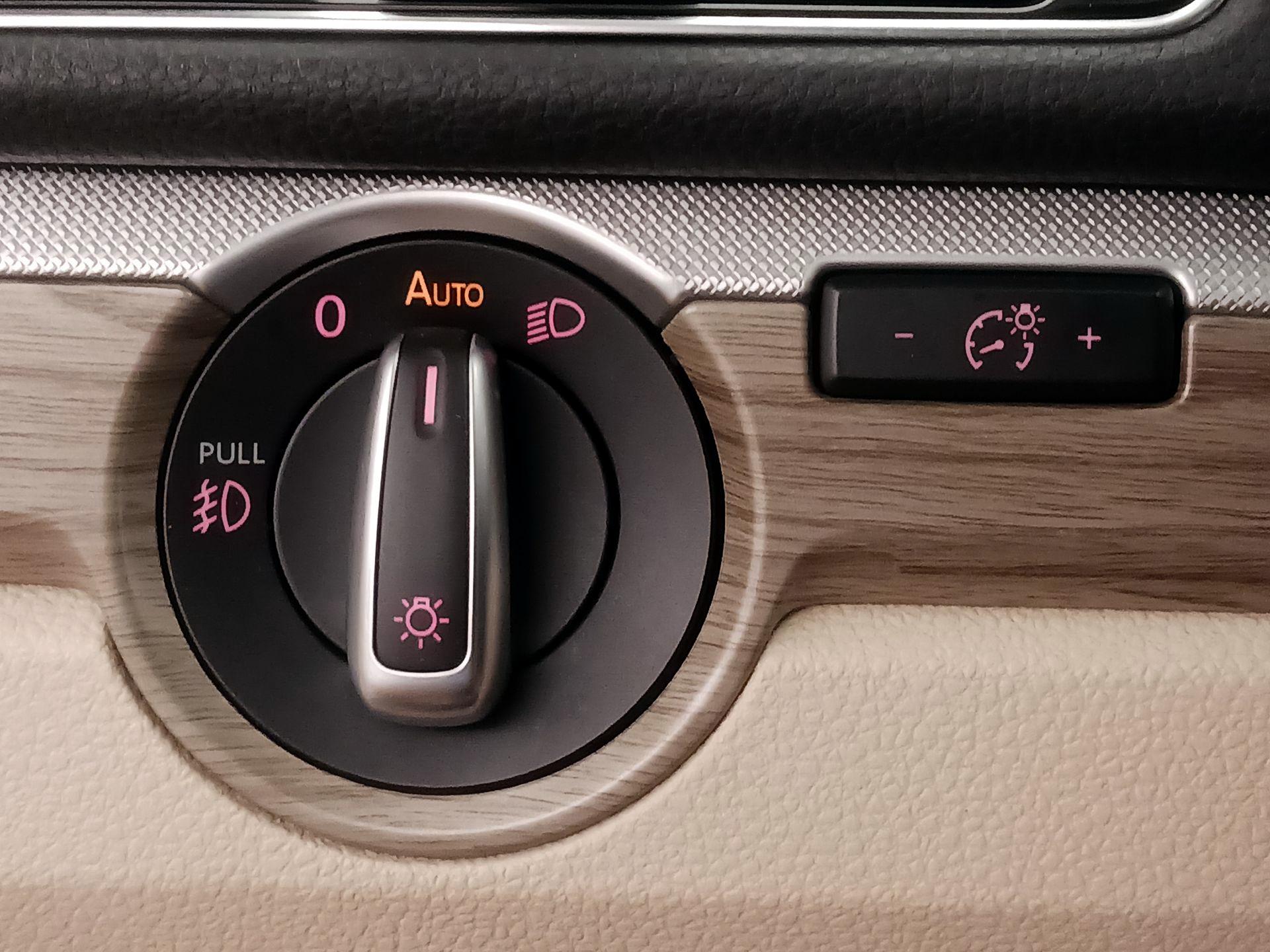 Thumbnail: 2016 Volkswagen Passat - 13