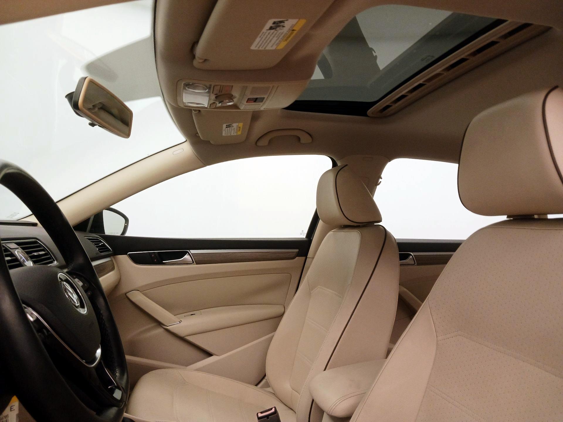 Thumbnail: 2016 Volkswagen Passat - 19