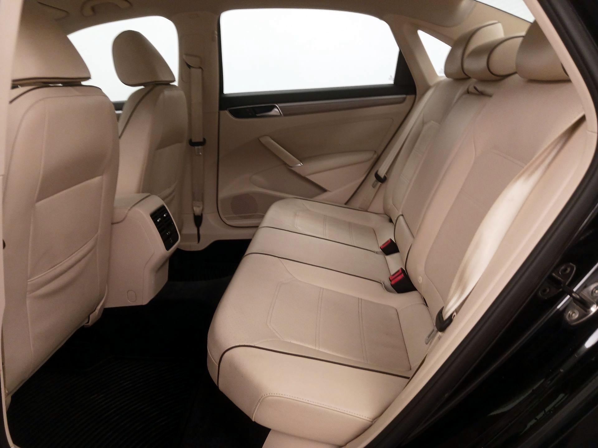 Thumbnail: 2016 Volkswagen Passat - 20
