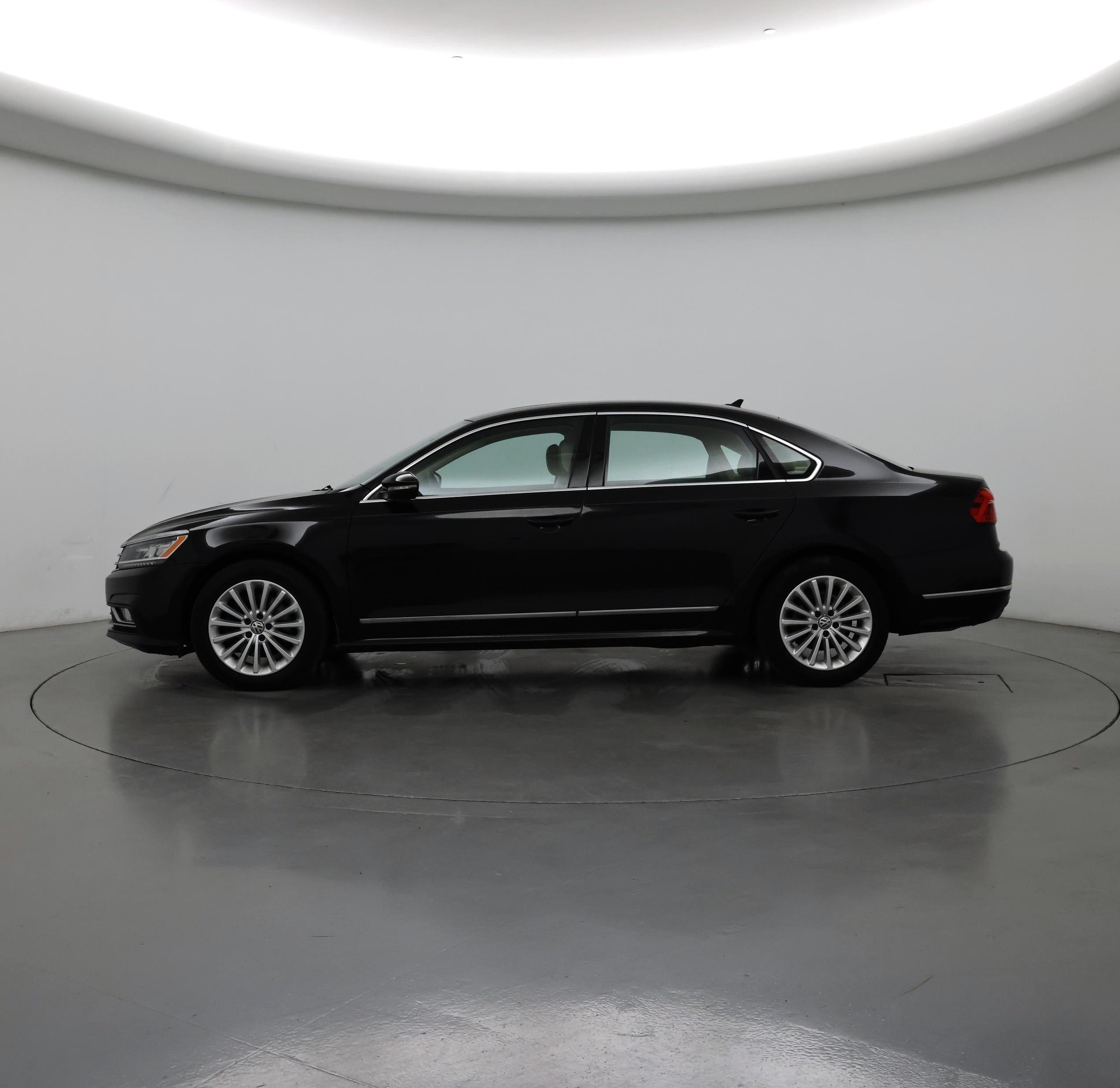 Thumbnail: 2016 Volkswagen Passat - 3
