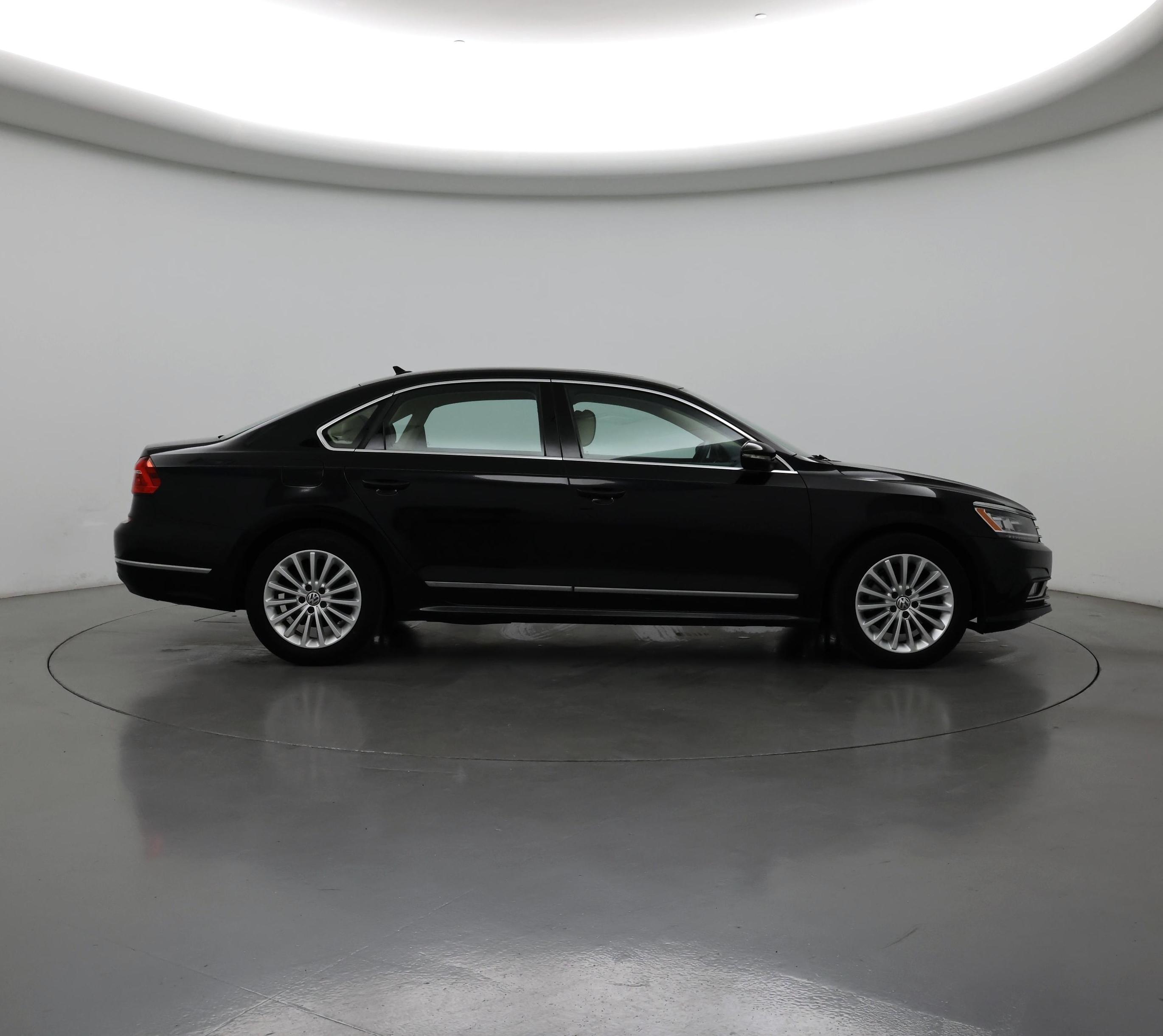 Thumbnail: 2016 Volkswagen Passat - 7