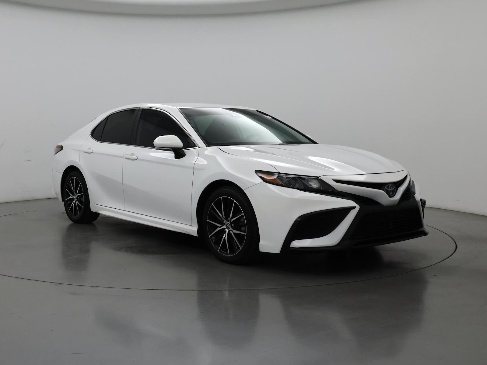 2024 Toyota Camry SE - Photo 2