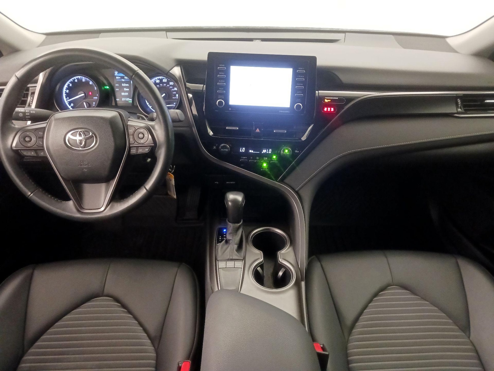 2024 Toyota Camry SE - Photo 10