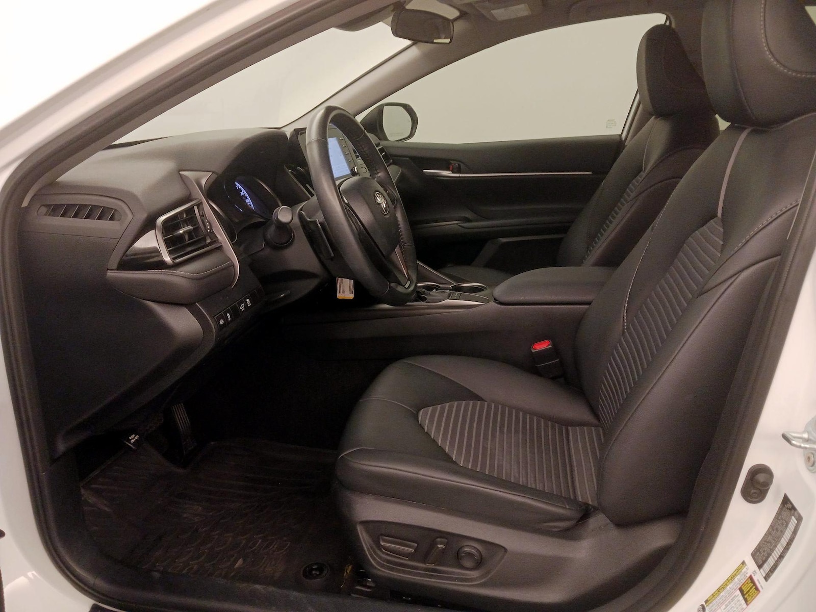 2024 Toyota Camry SE - Photo 12