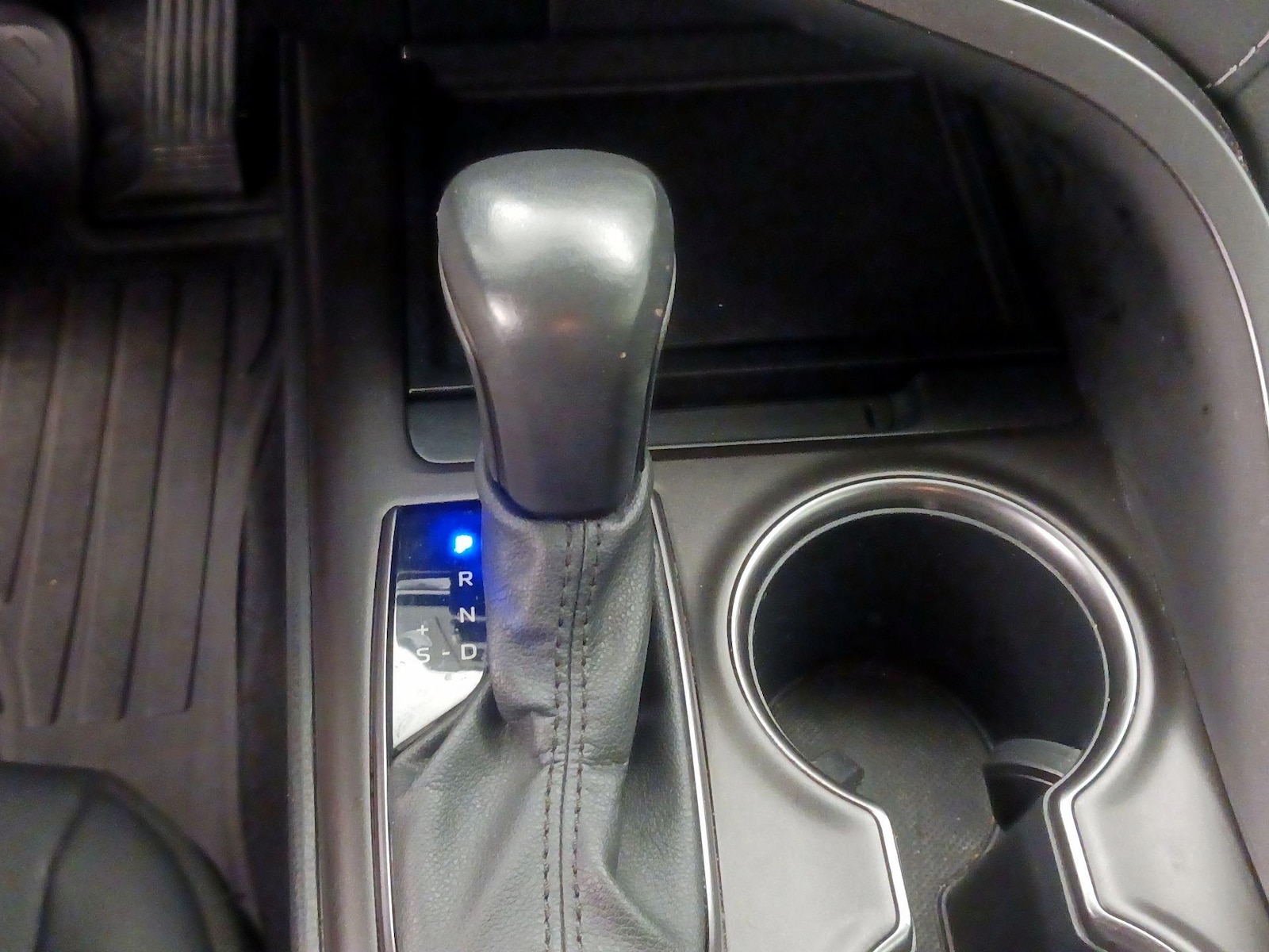 2024 Toyota Camry SE - Photo 18