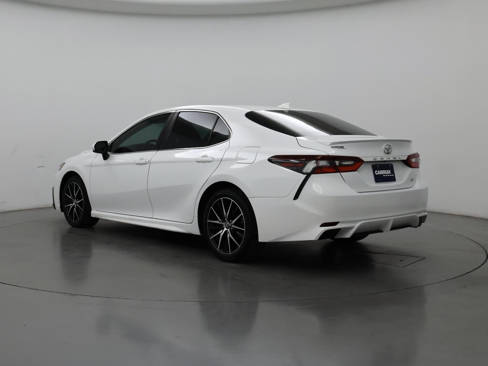 2024 Toyota Camry SE - Photo 3