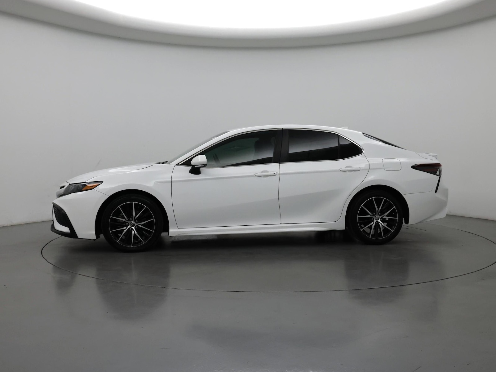 2024 Toyota Camry SE - Photo 4