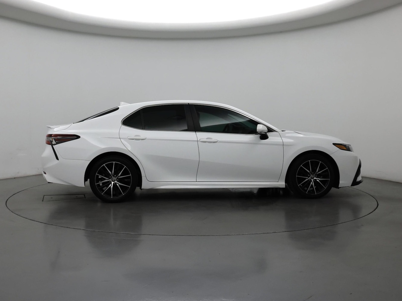 2024 Toyota Camry SE - Photo 8