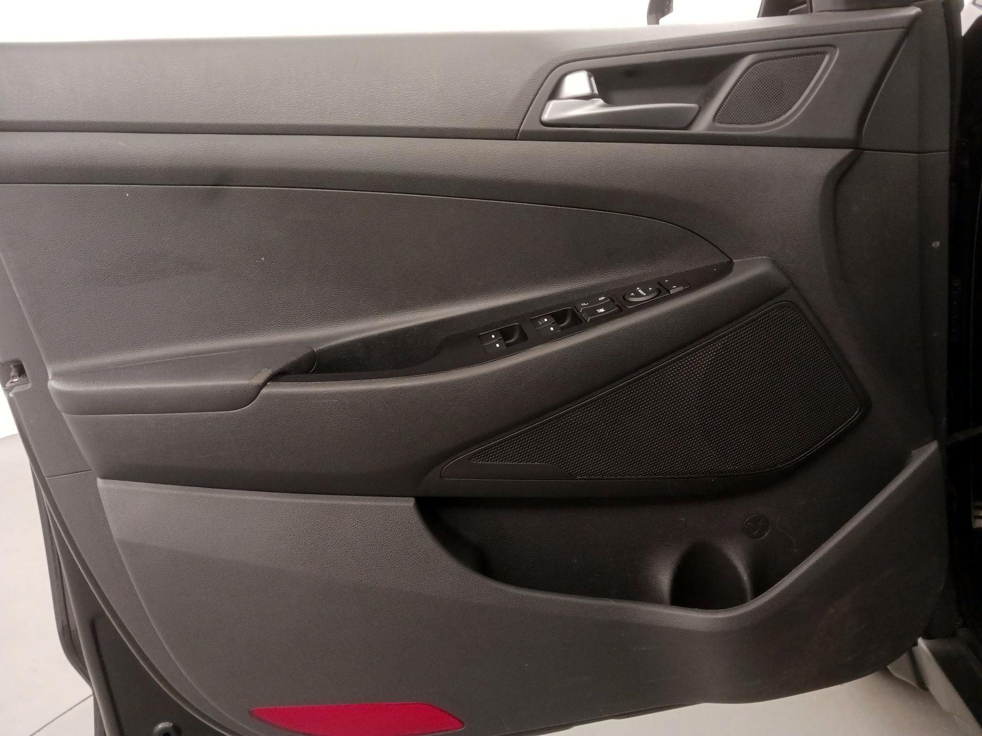 Thumbnail: 2017 Hyundai Tucson - 12