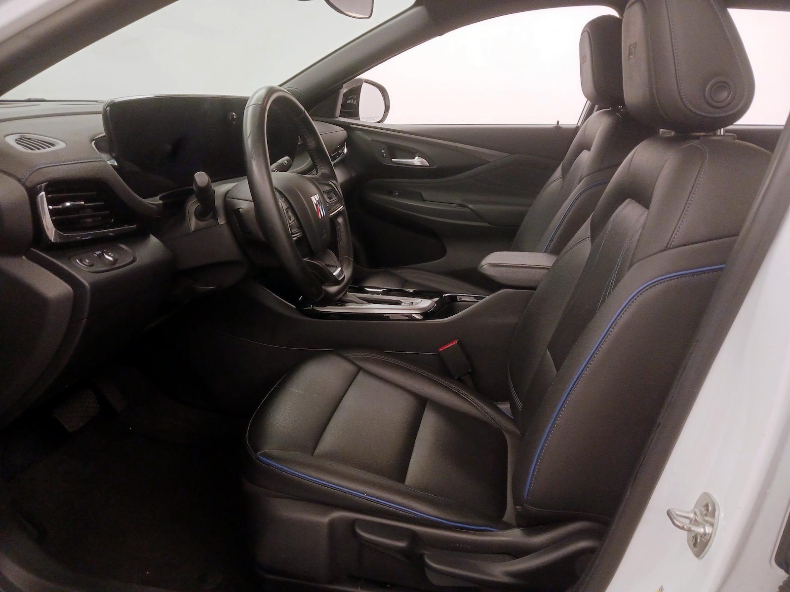 Side Airbags & Leatherette Seats
