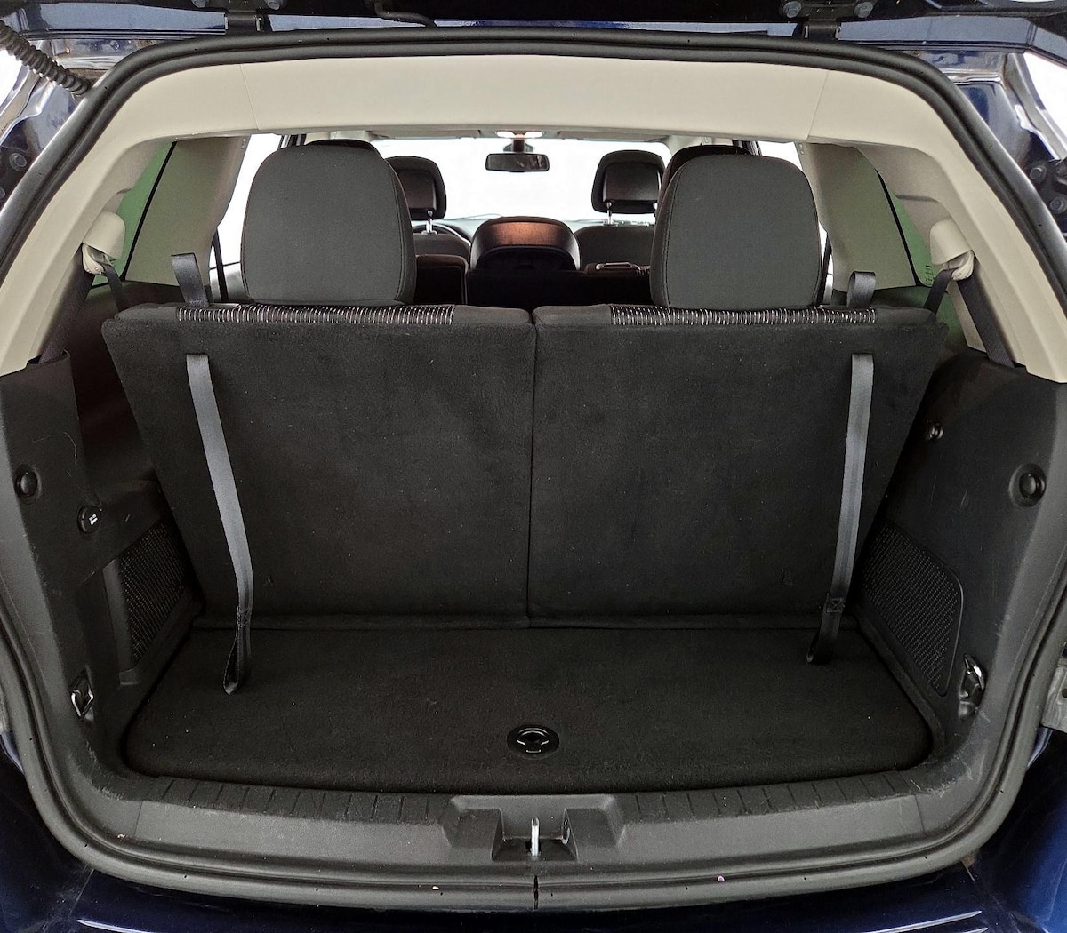 Trunk/Cargo (Seats Up)