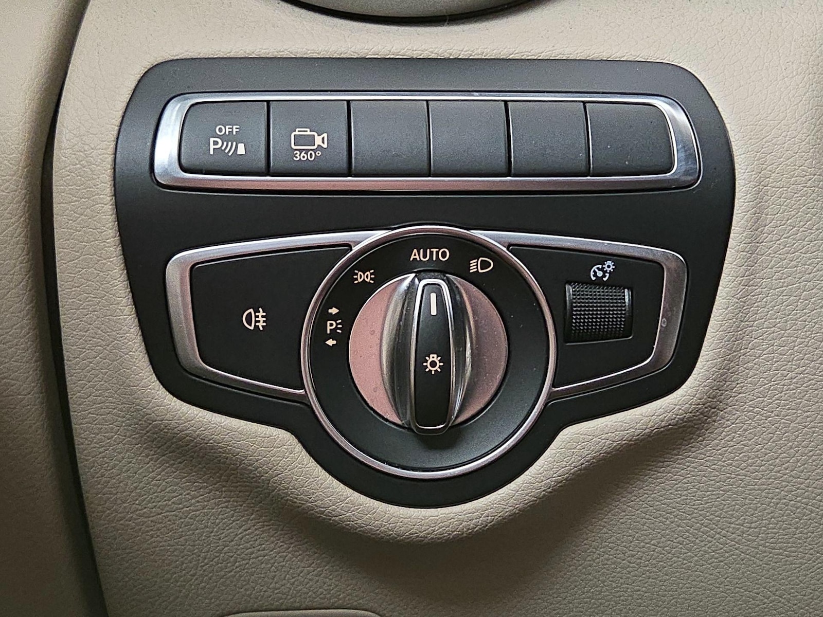 2018 Mercedes-Benz GLC GLC300 - Photo 14