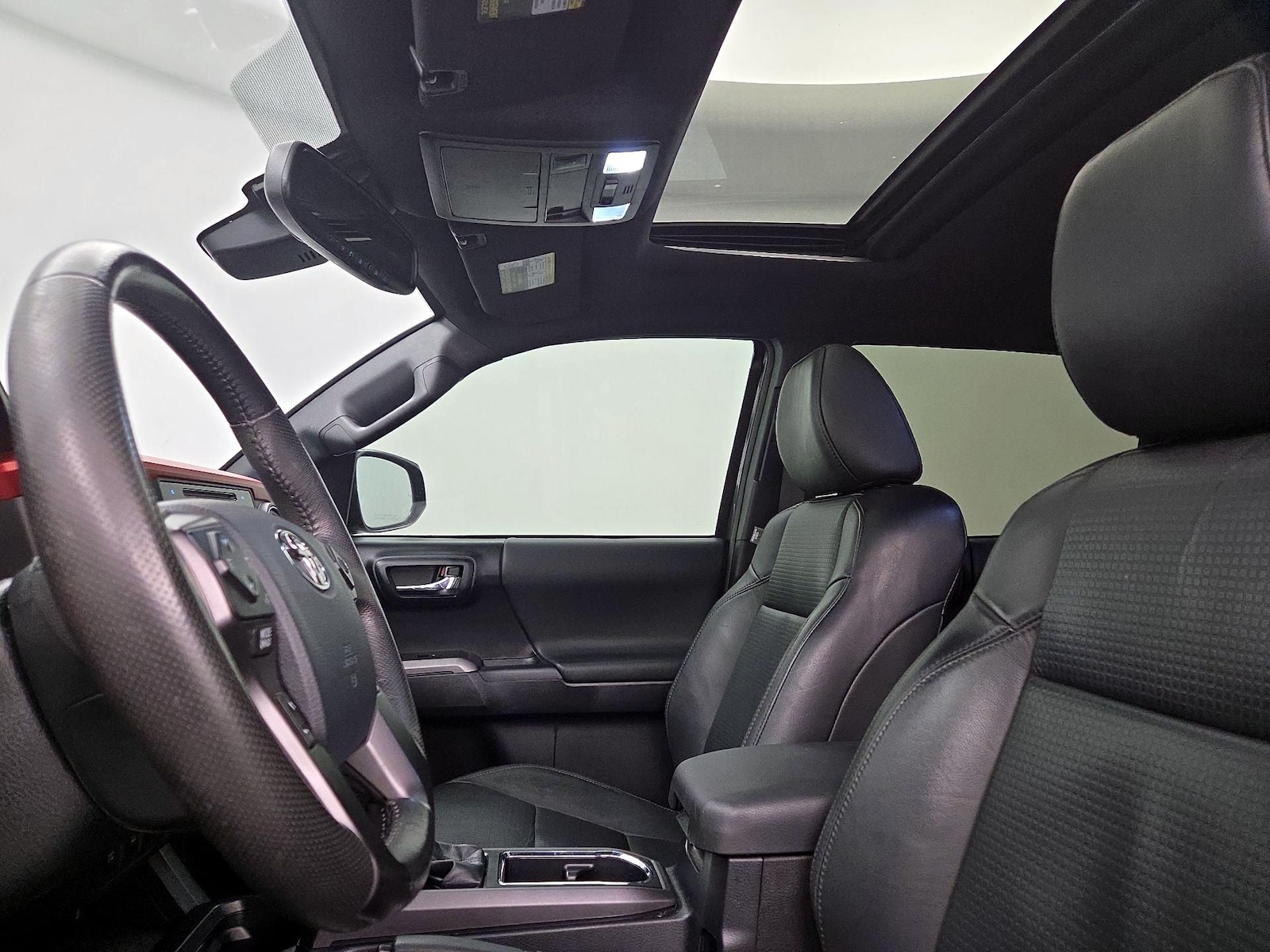 Sunroof(s) & Overhead Airbags