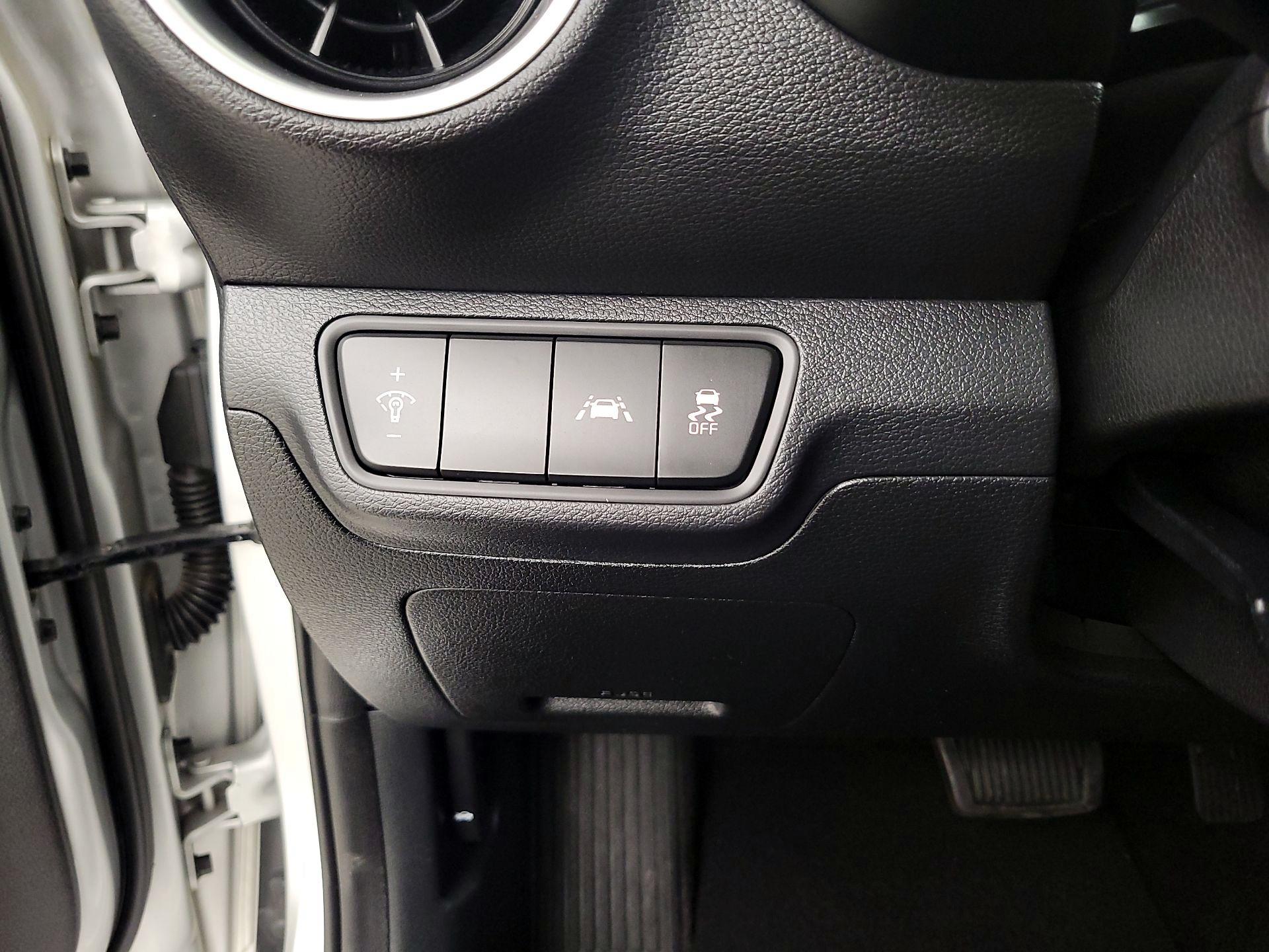 Thumbnail: 2019 Kia Forte - 13
