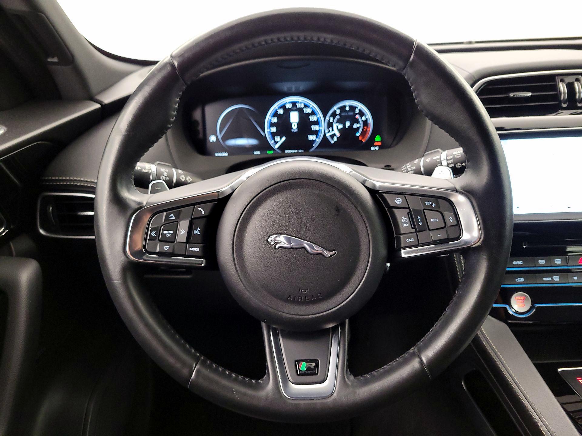 Thumbnail: 2018 Jaguar F-Pace - 10