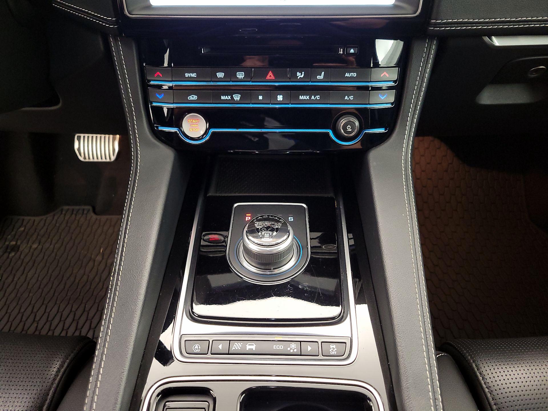 Thumbnail: 2018 Jaguar F-Pace - 18