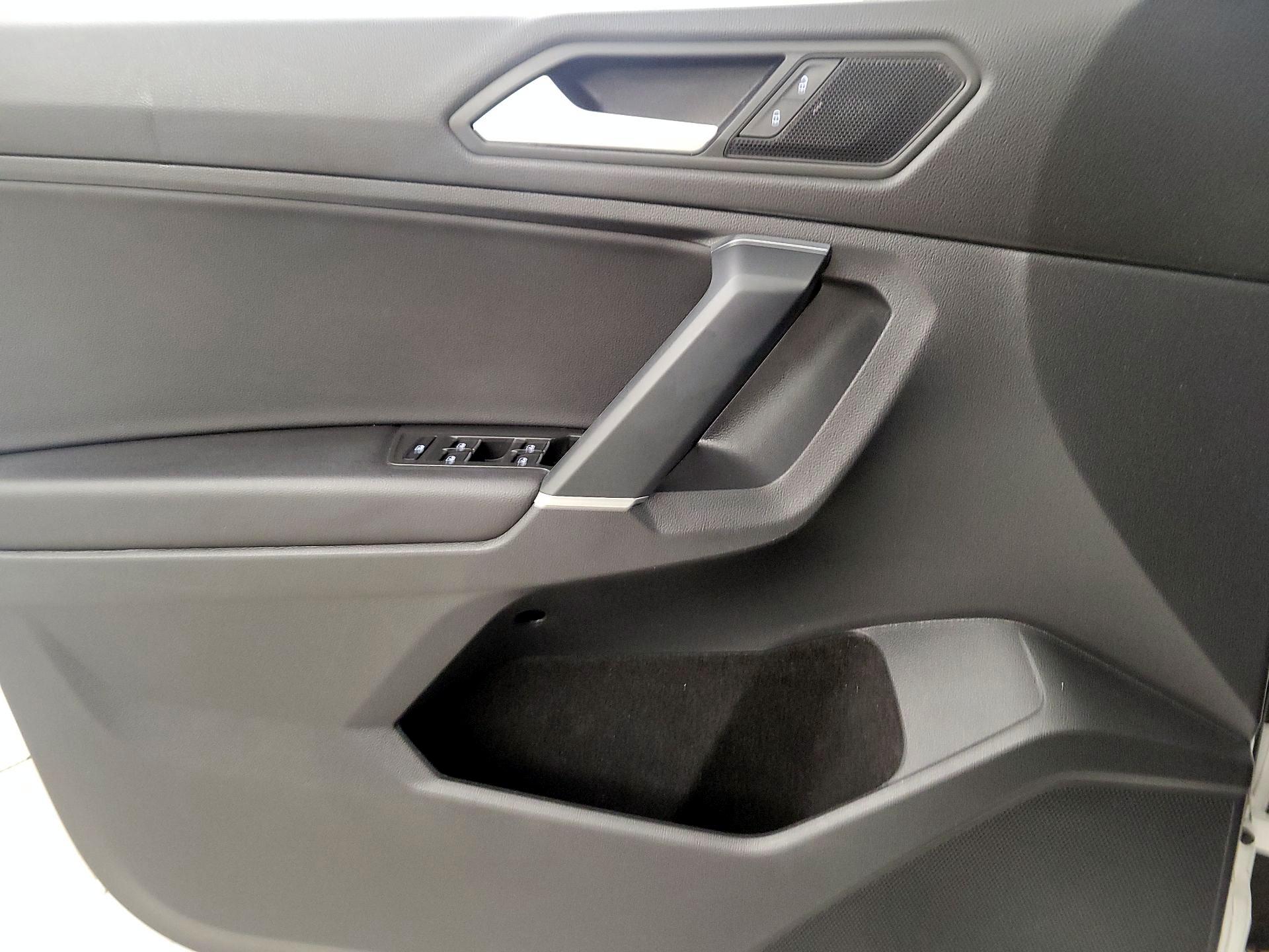 Thumbnail: 2020 Volkswagen Tiguan - 12