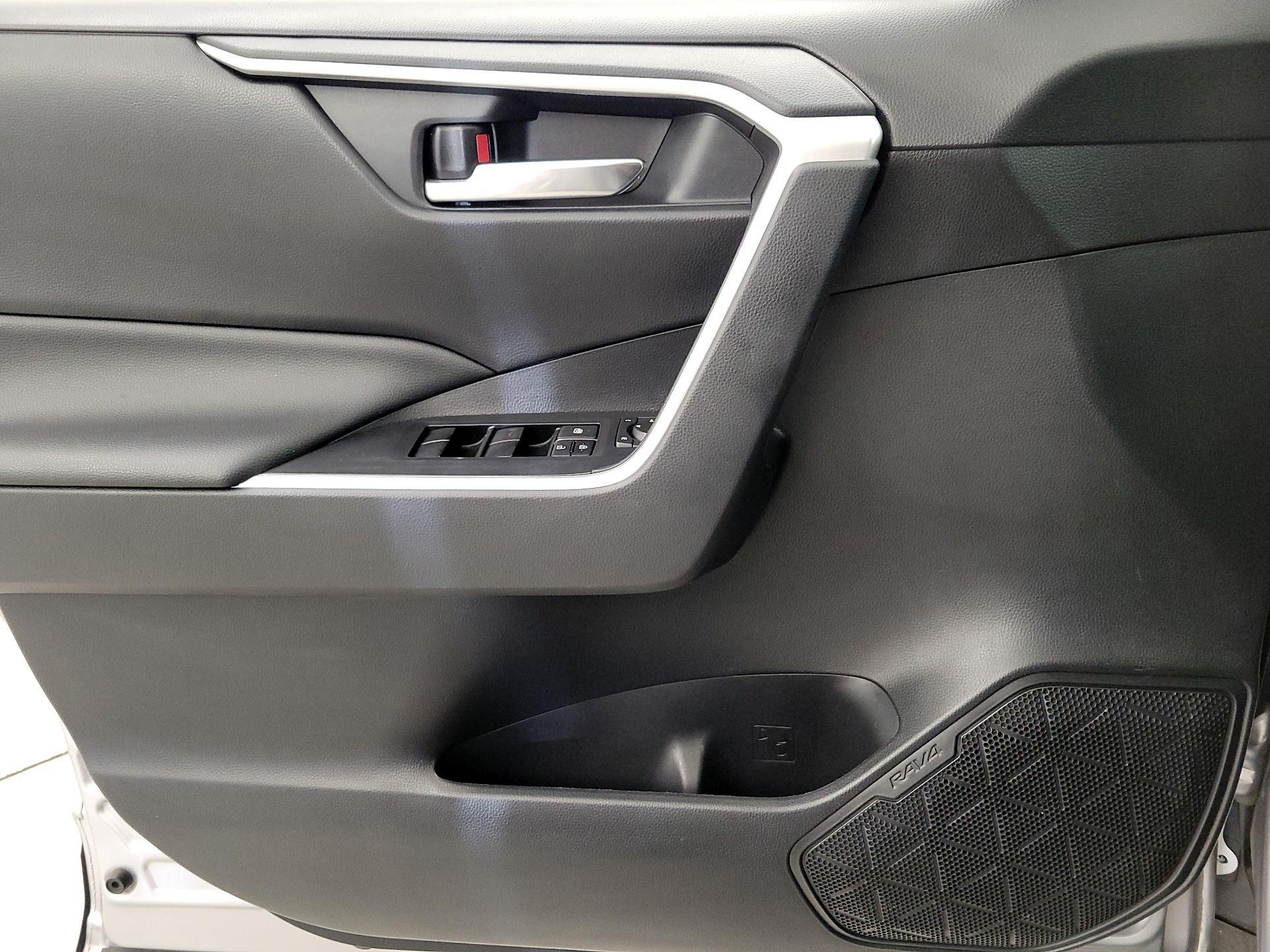 Thumbnail: 2019 Toyota RAV4 - 12