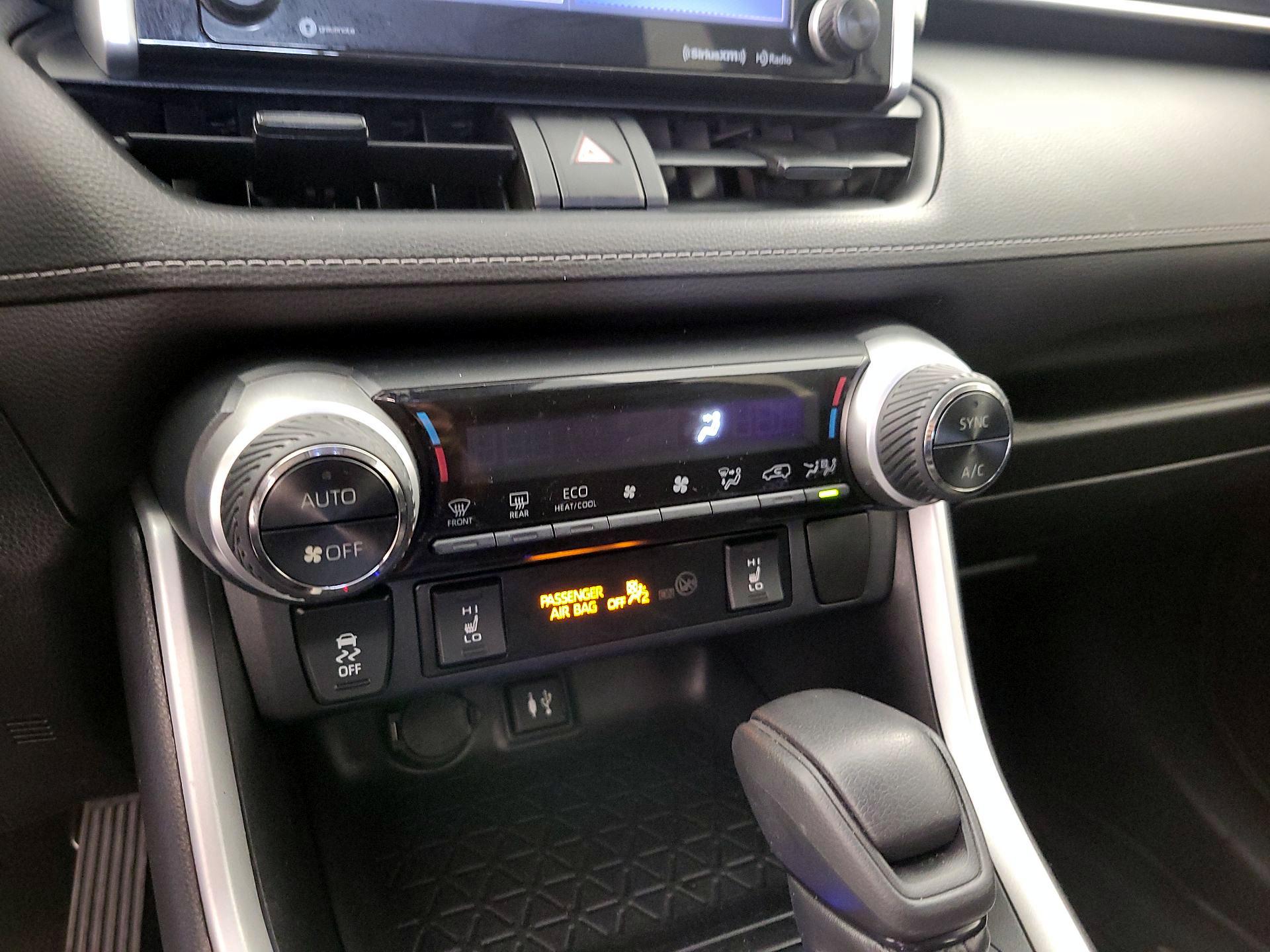 Thumbnail: 2019 Toyota RAV4 - 16