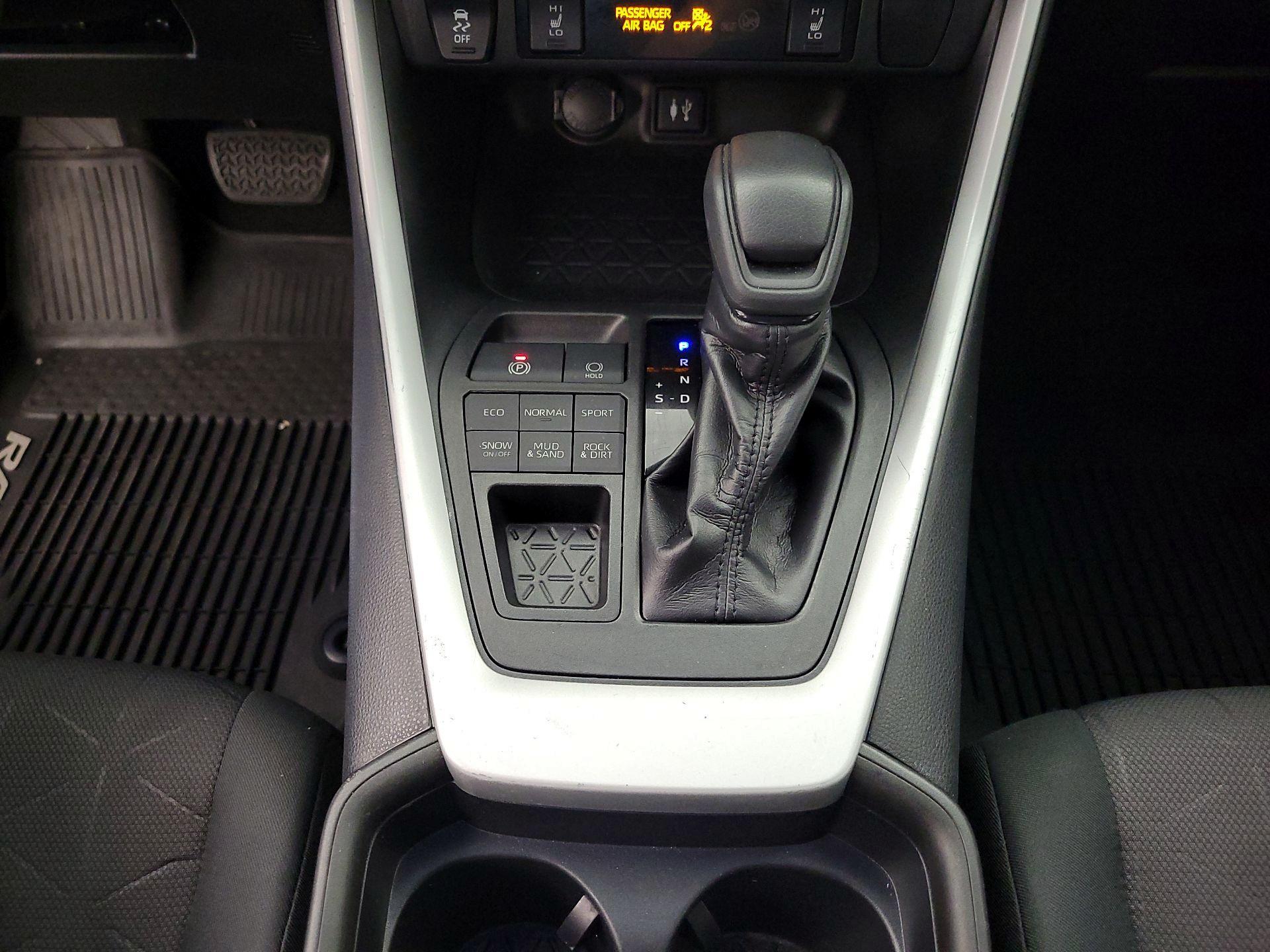 Thumbnail: 2019 Toyota RAV4 - 17