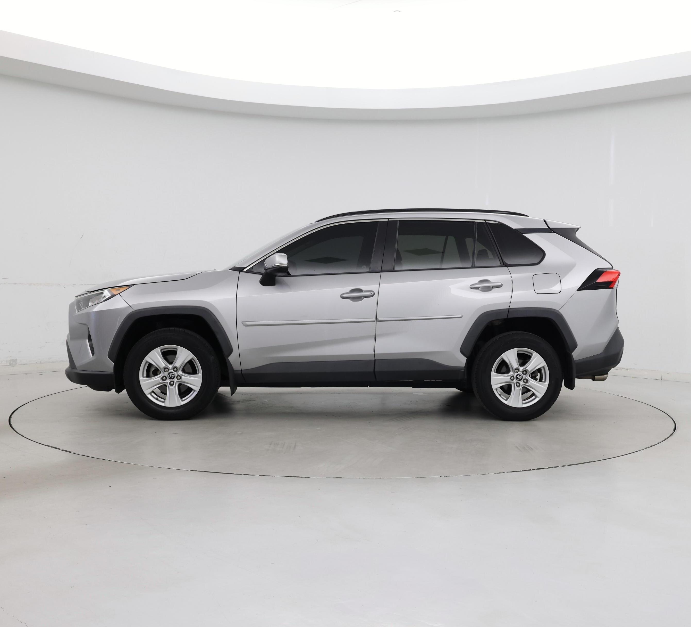 Thumbnail: 2019 Toyota RAV4 - 3