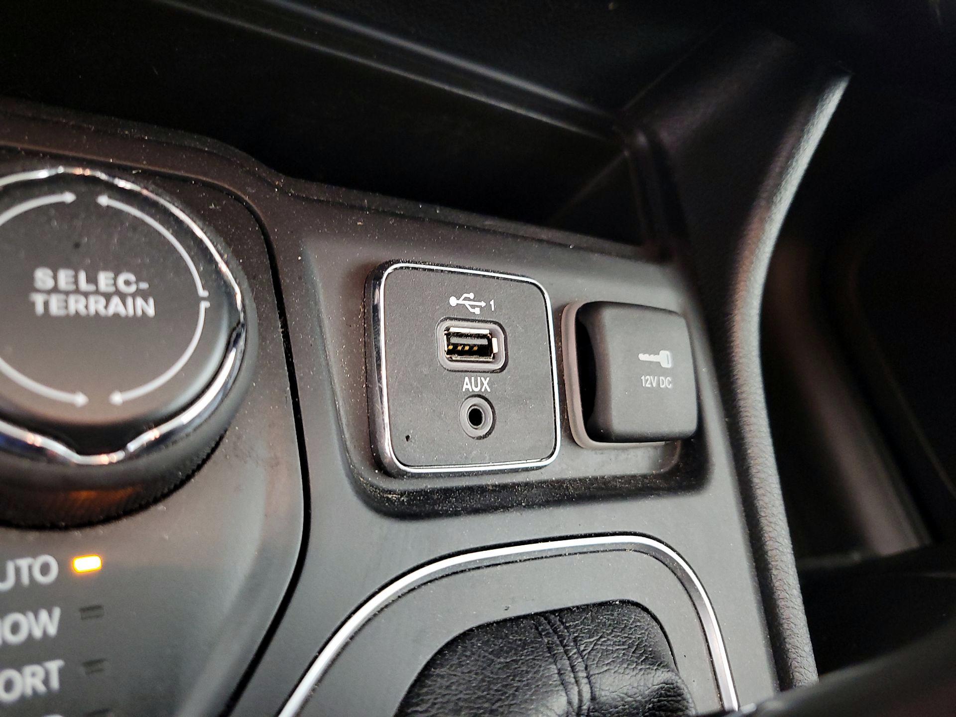 Thumbnail: 2020 Jeep Cherokee - 18
