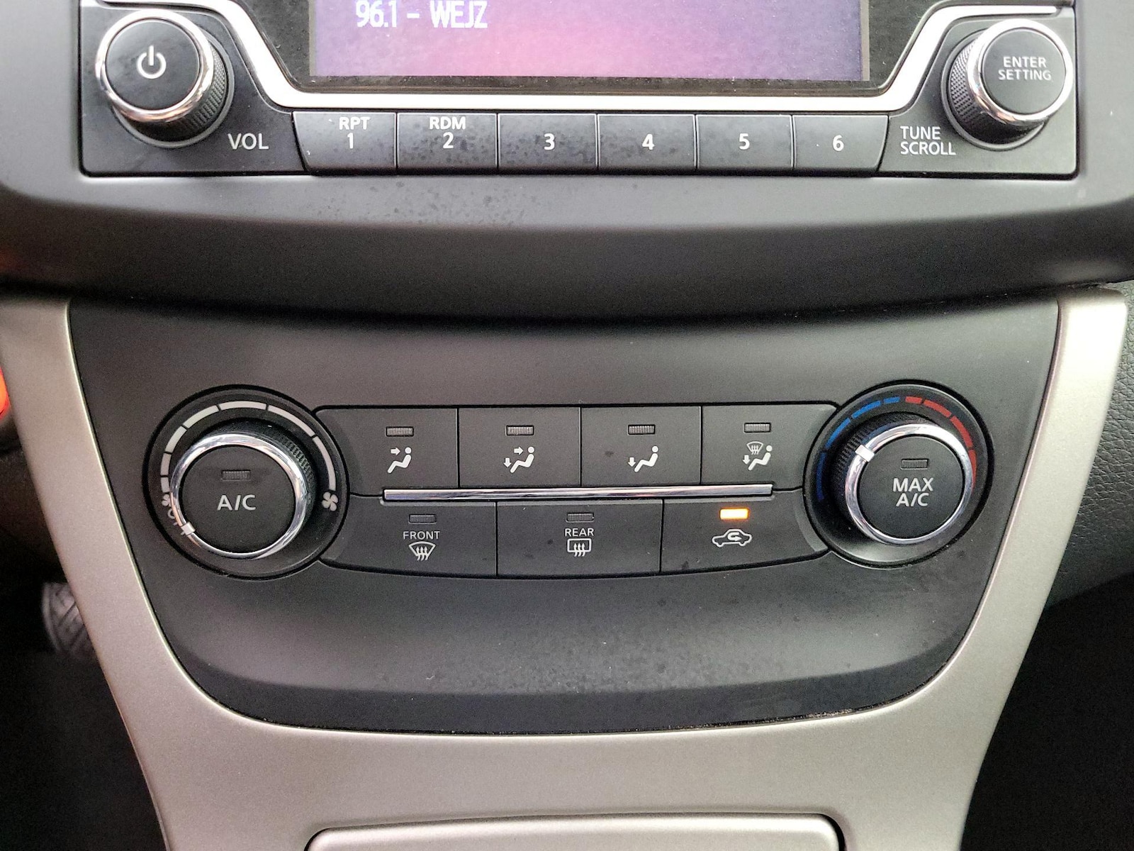 2015 Nissan Sentra SV - Photo 17