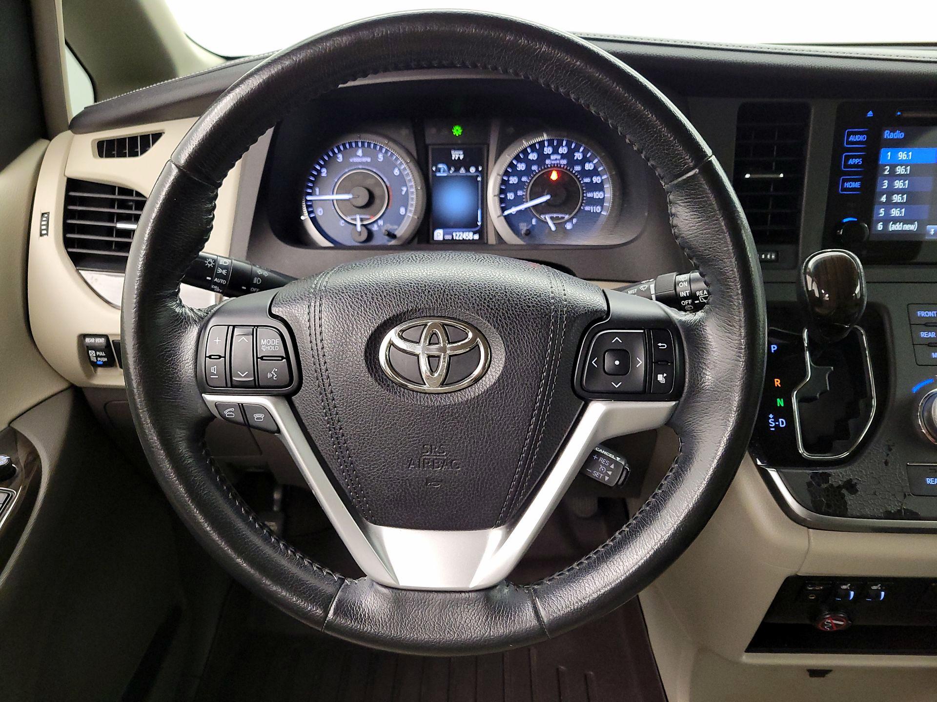 Thumbnail: 2015 Toyota Sienna - 10
