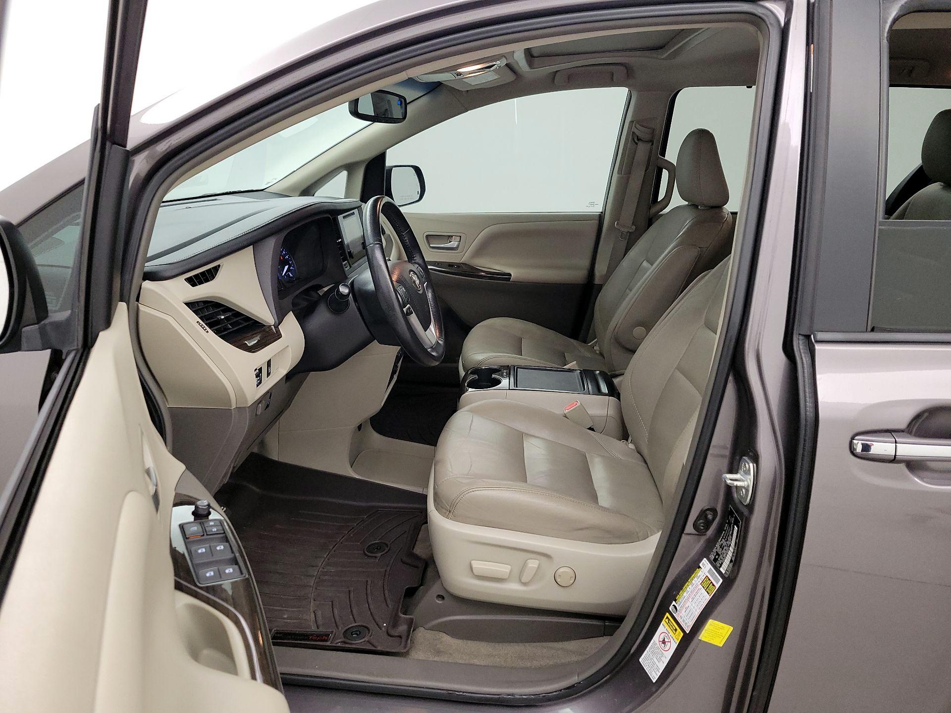 Thumbnail: 2015 Toyota Sienna - 11