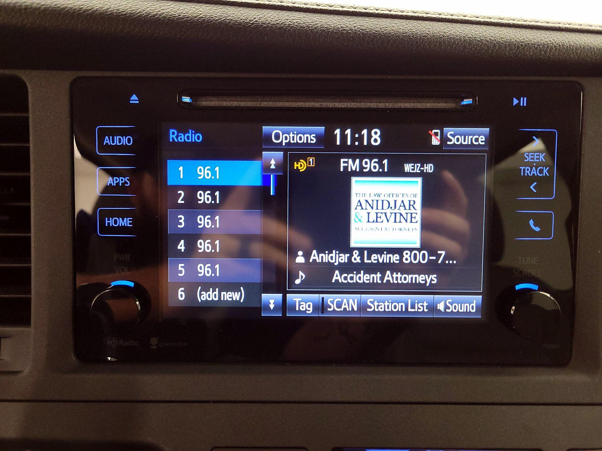 Thumbnail: 2015 Toyota Sienna - 15