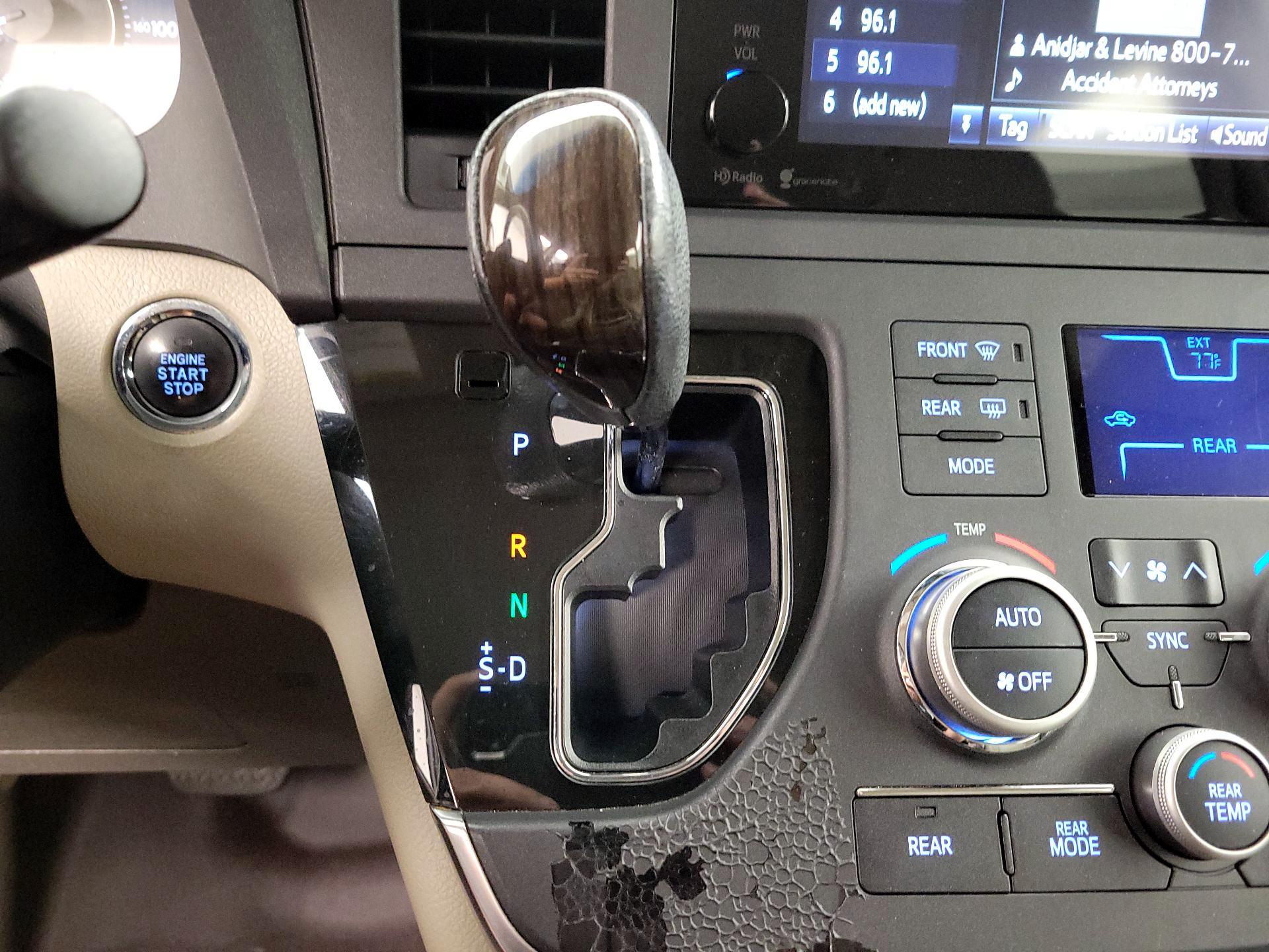Thumbnail: 2015 Toyota Sienna - 17