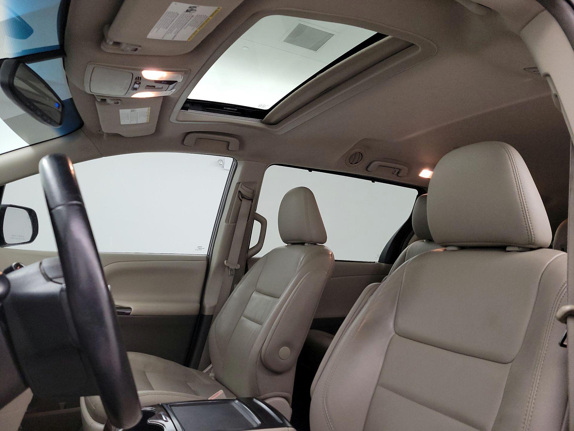 Thumbnail: 2015 Toyota Sienna - 19