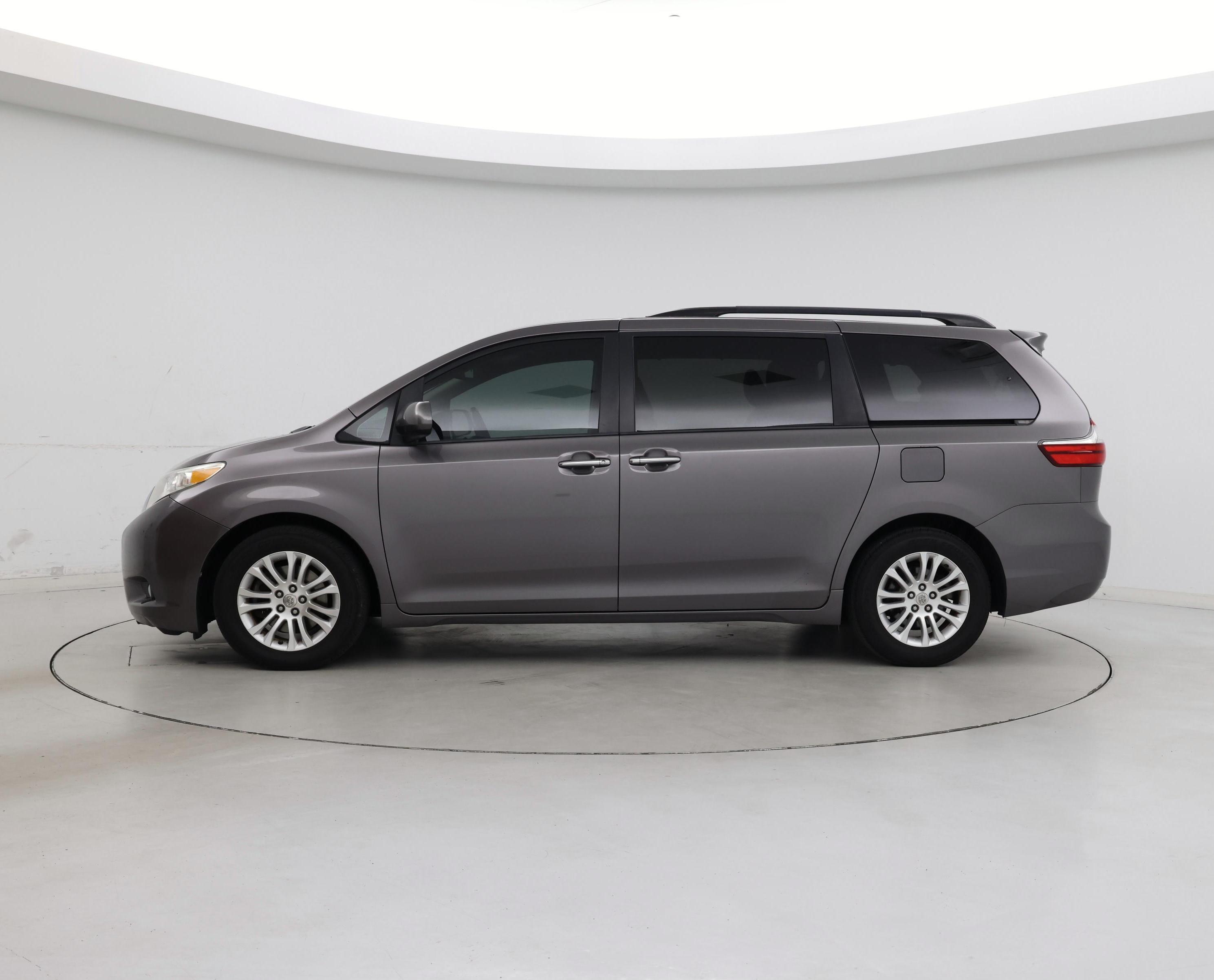 Thumbnail: 2015 Toyota Sienna - 3