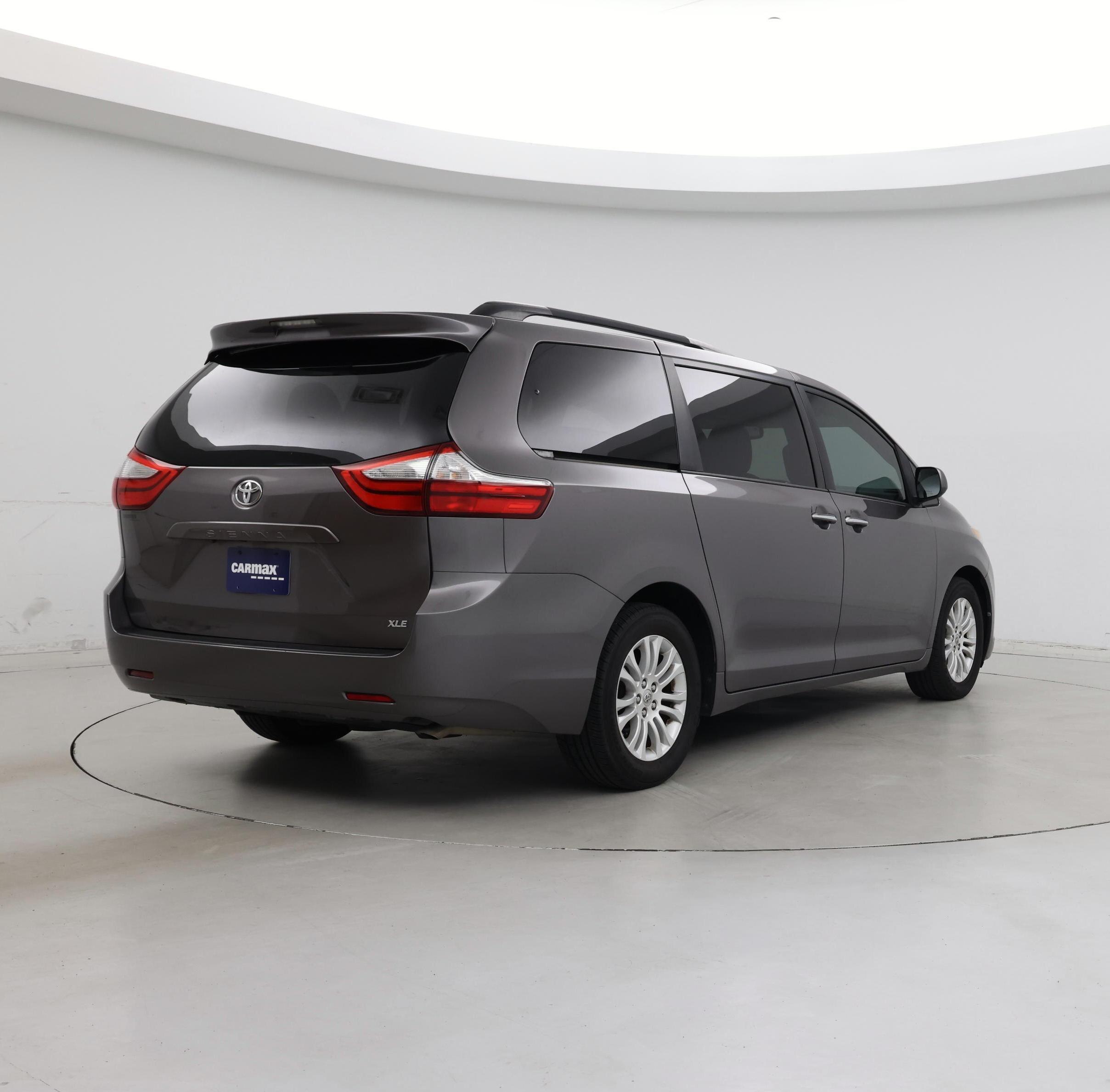 Thumbnail: 2015 Toyota Sienna - 8