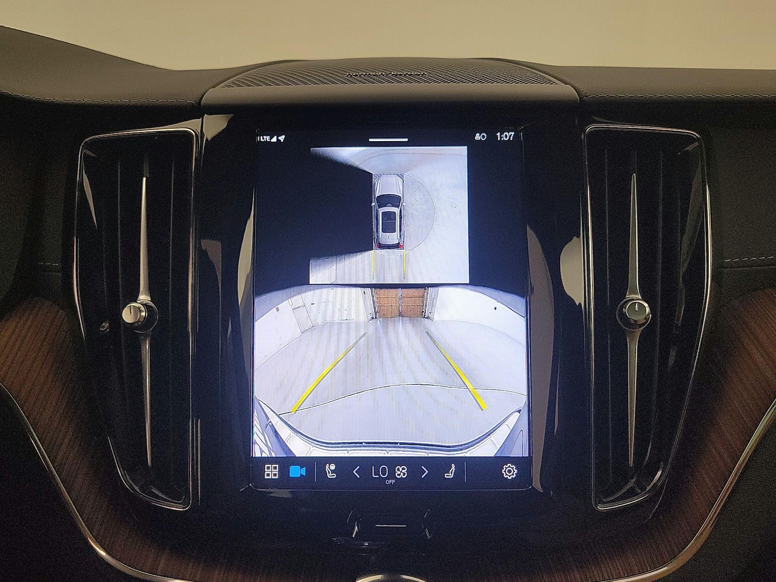 2025 Volvo XC60 Ultra - Photo 16