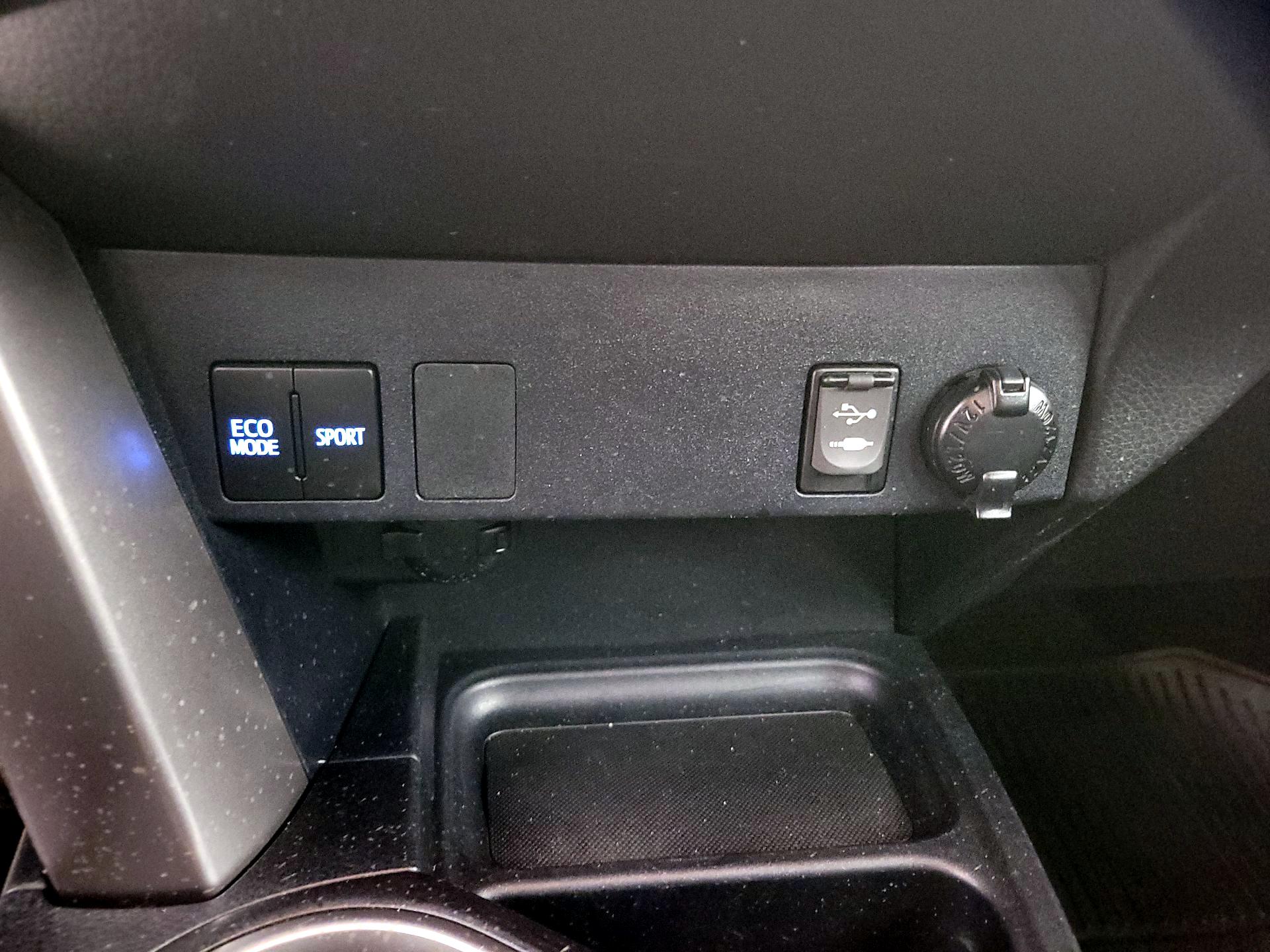 Thumbnail: 2017 Toyota RAV4 - 18