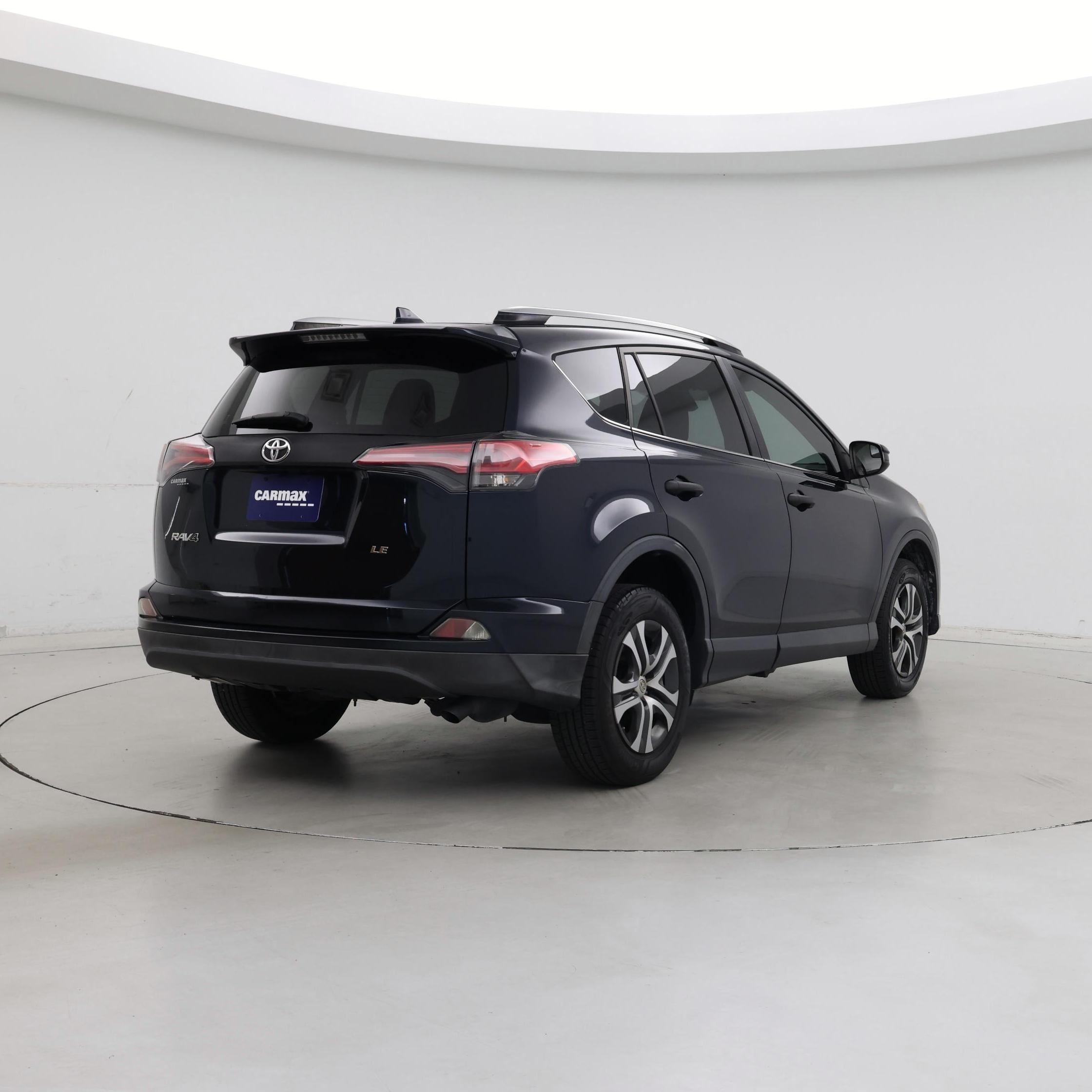 Thumbnail: 2017 Toyota RAV4 - 8