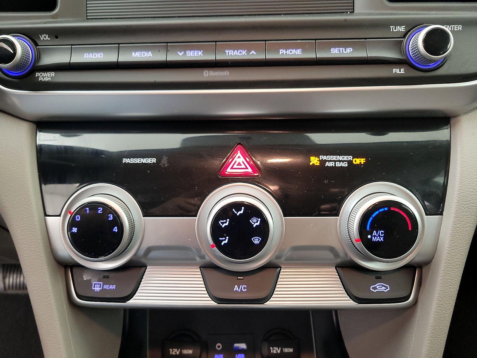 2019 Hyundai Elantra SE - Photo 17