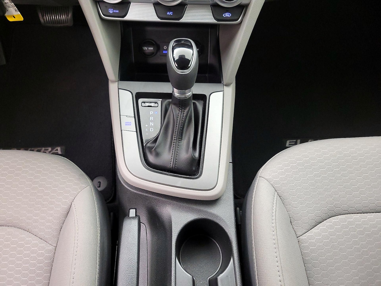 2019 Hyundai Elantra SE - Photo 18