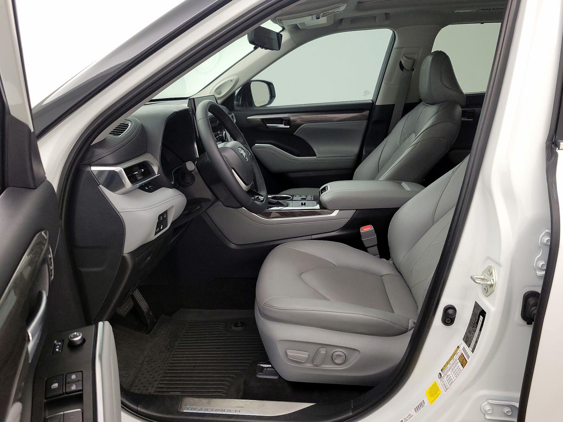 Thumbnail: 2025 Toyota Highlander - 9