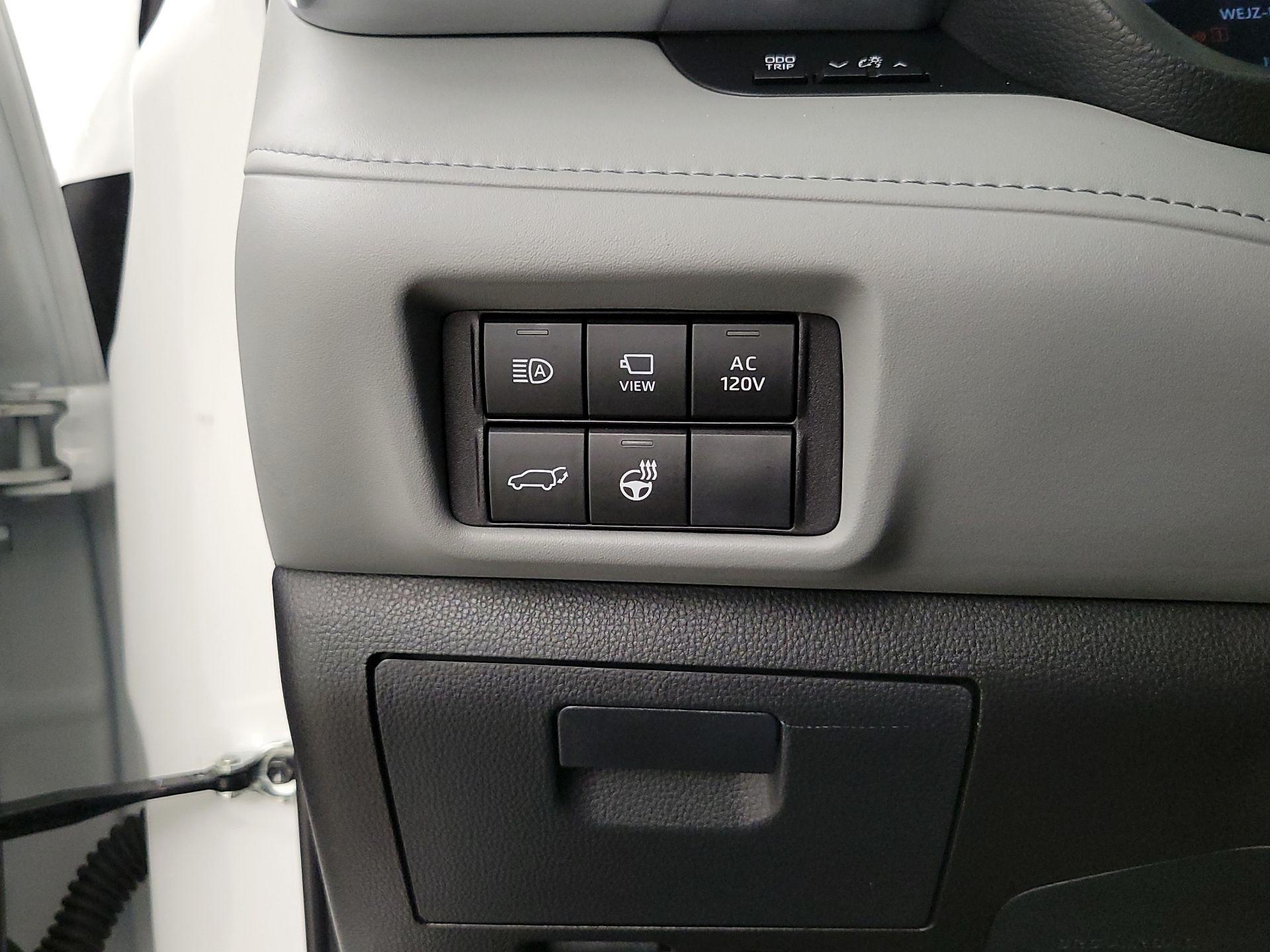 Thumbnail: 2025 Toyota Highlander - 11