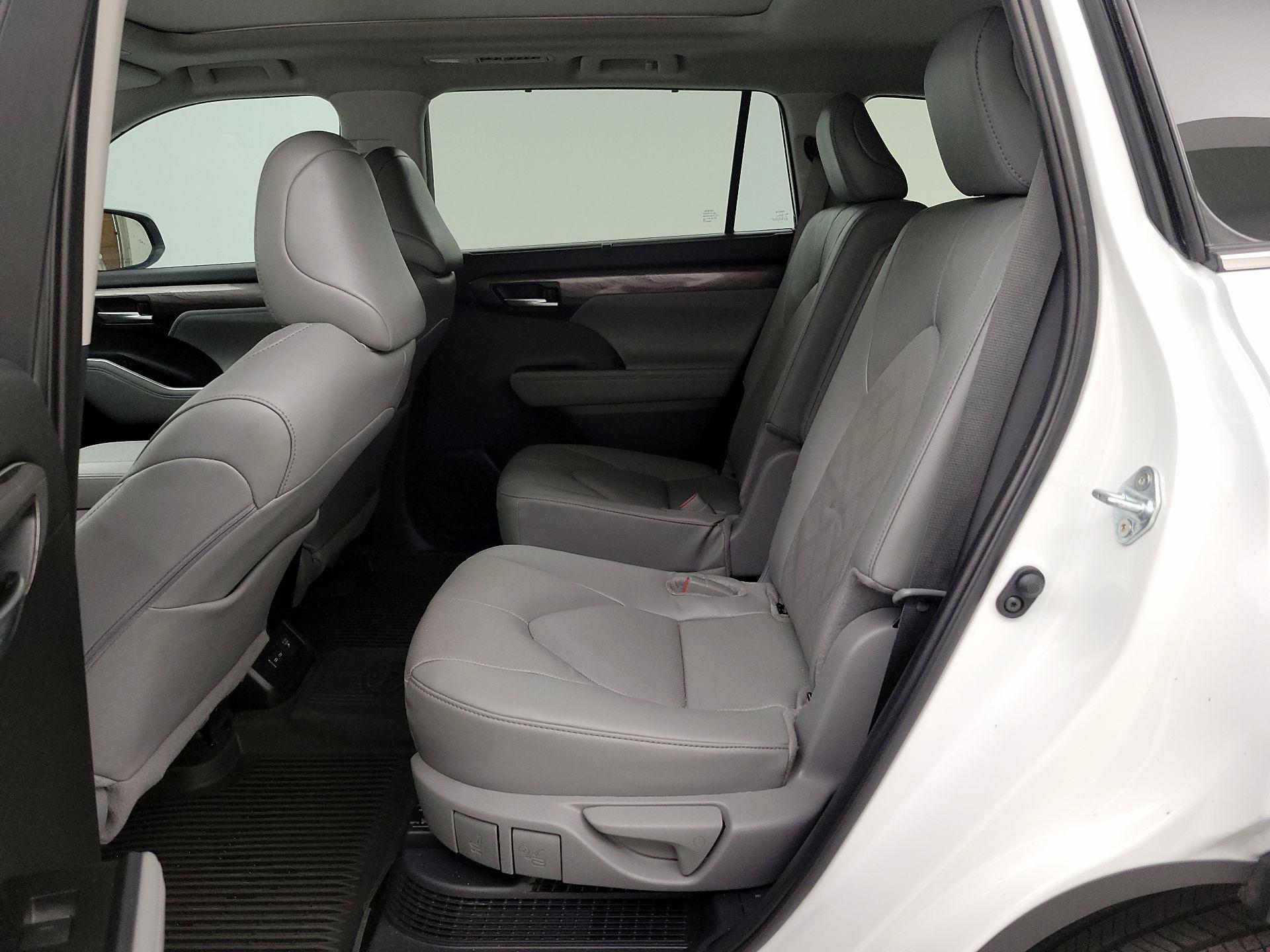 Thumbnail: 2025 Toyota Highlander - 18