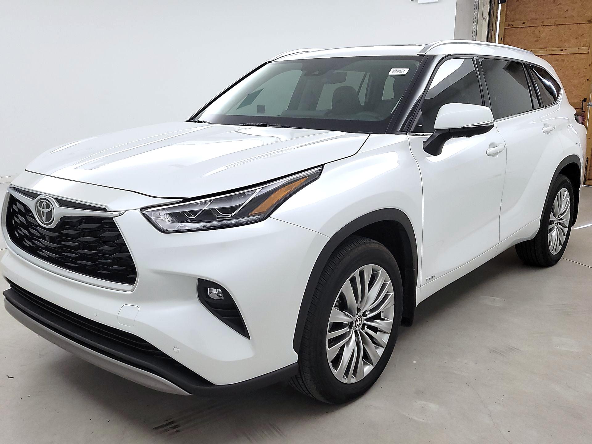 Thumbnail: 2025 Toyota Highlander - 3