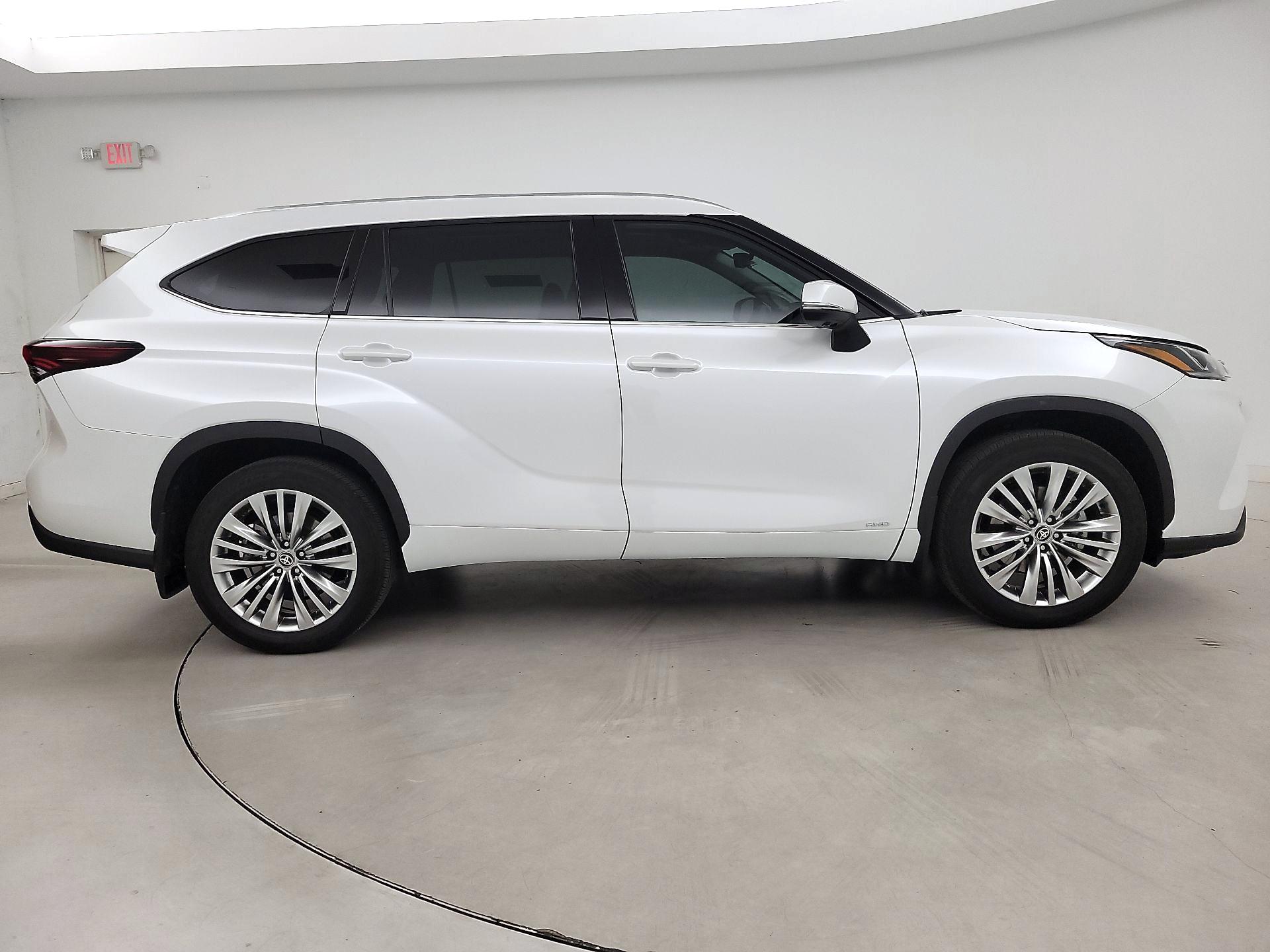 Thumbnail: 2025 Toyota Highlander - 4