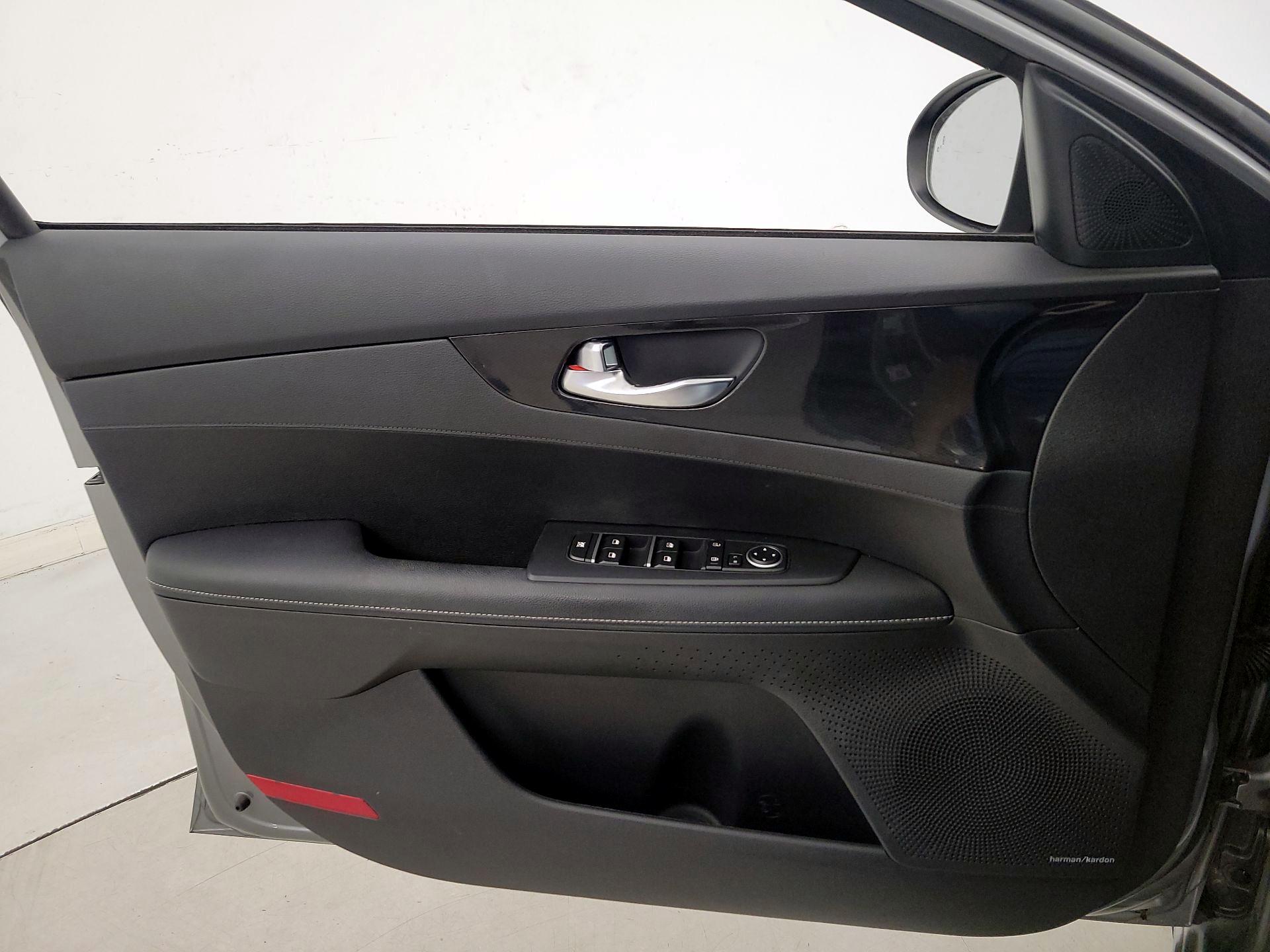 Thumbnail: 2022 Kia Forte - 12