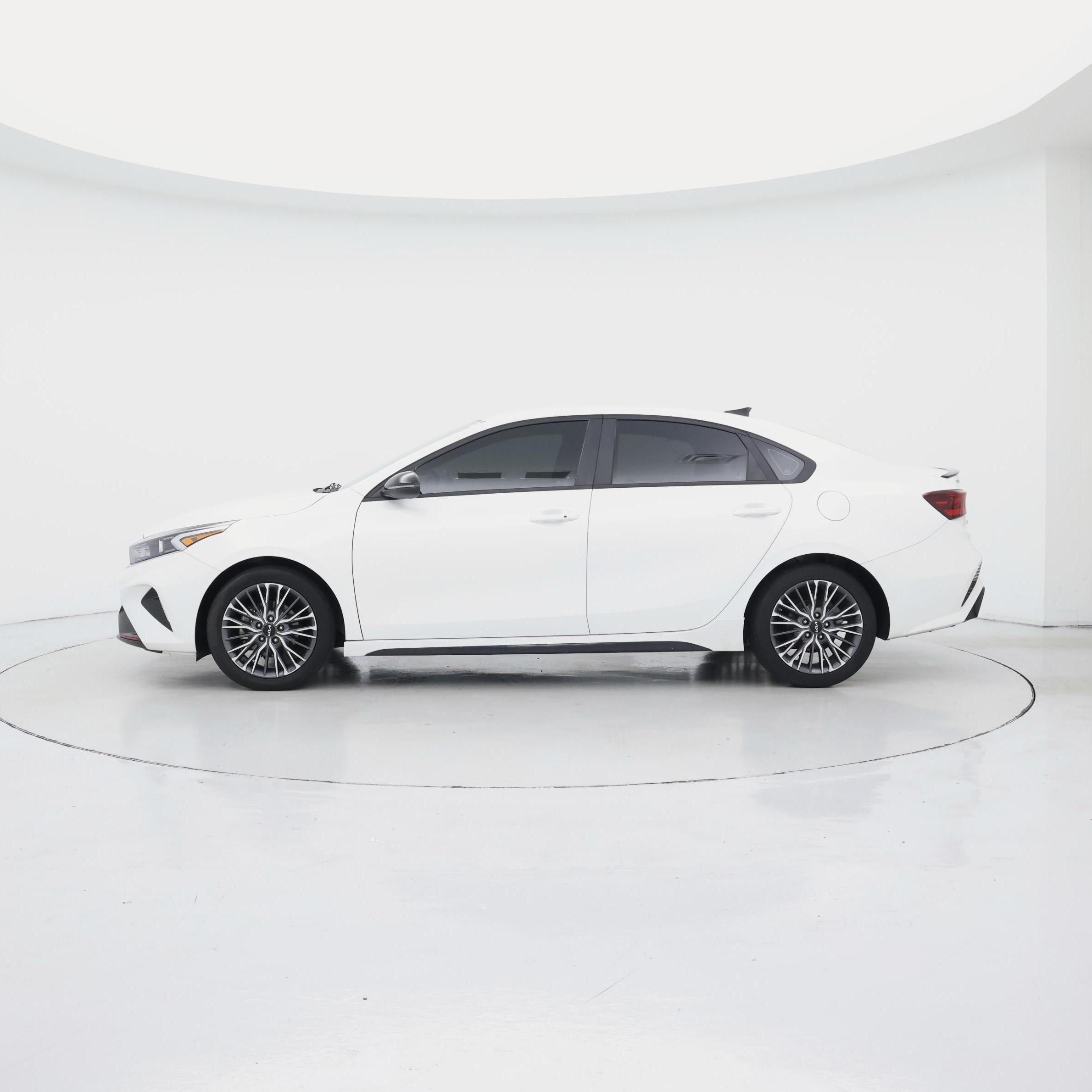 Thumbnail: 2023 Kia Forte - 3