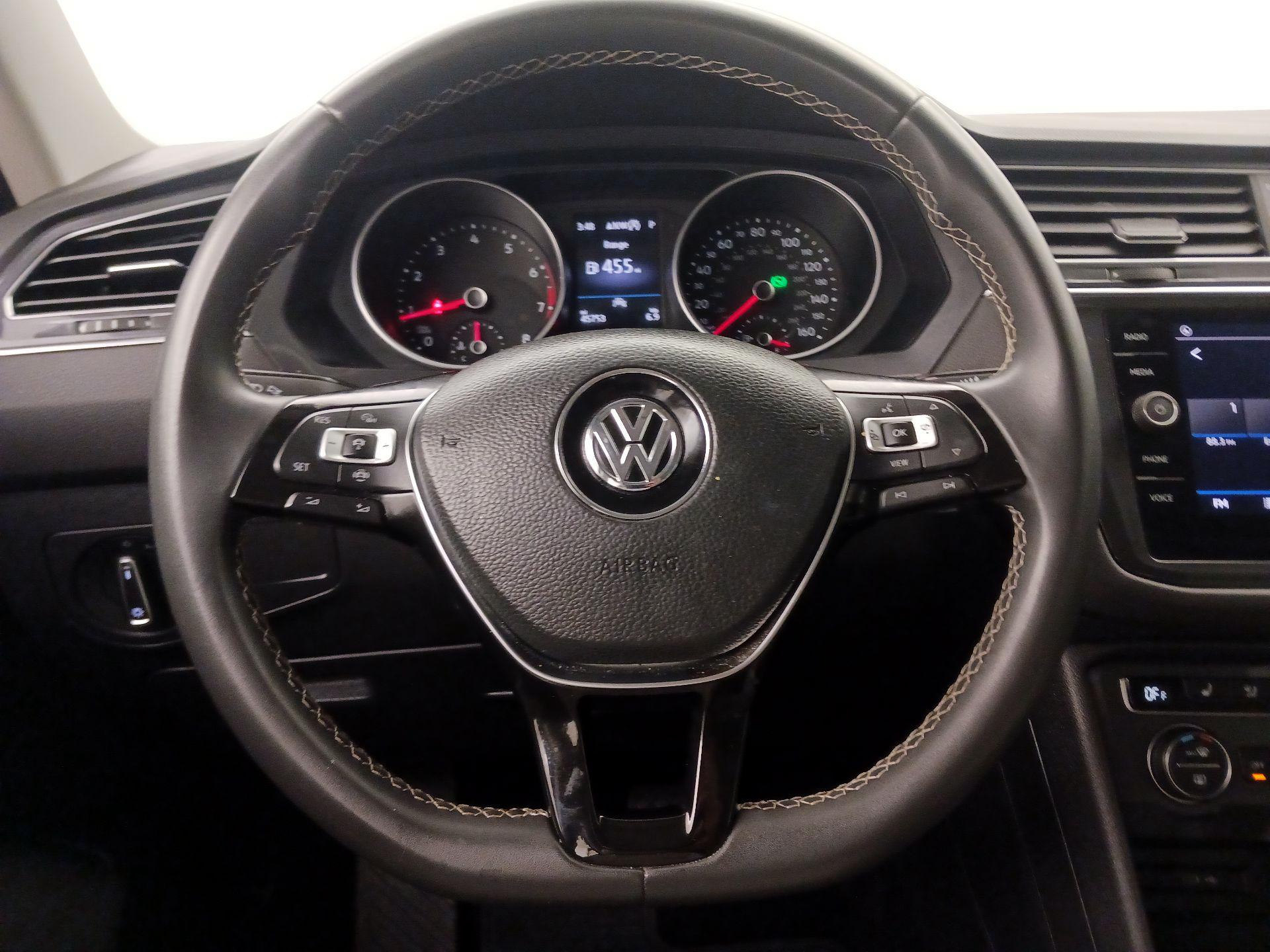 Thumbnail: 2021 Volkswagen Tiguan - 10