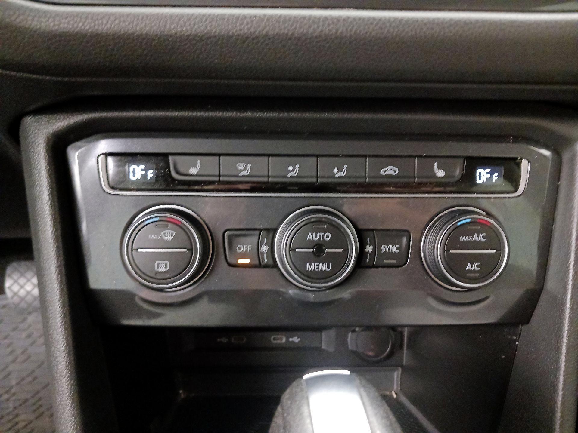 Thumbnail: 2021 Volkswagen Tiguan - 16